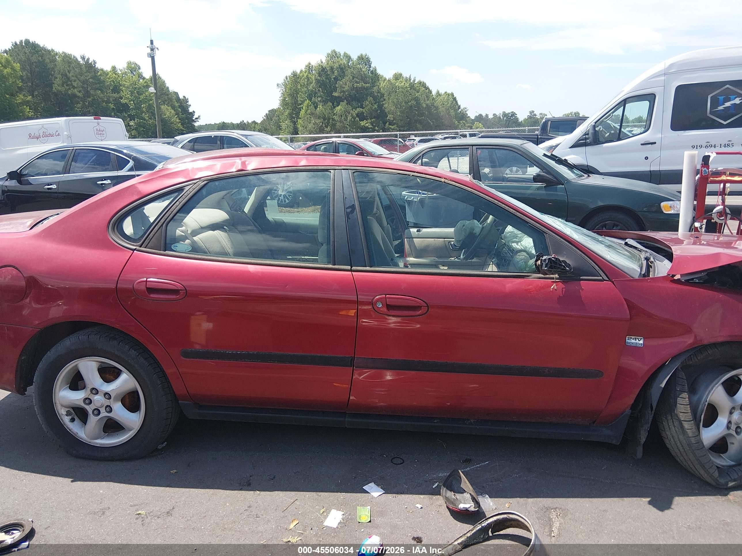 2000 Ford Taurus Ses Red vin: 1FAFP55S8YA184094