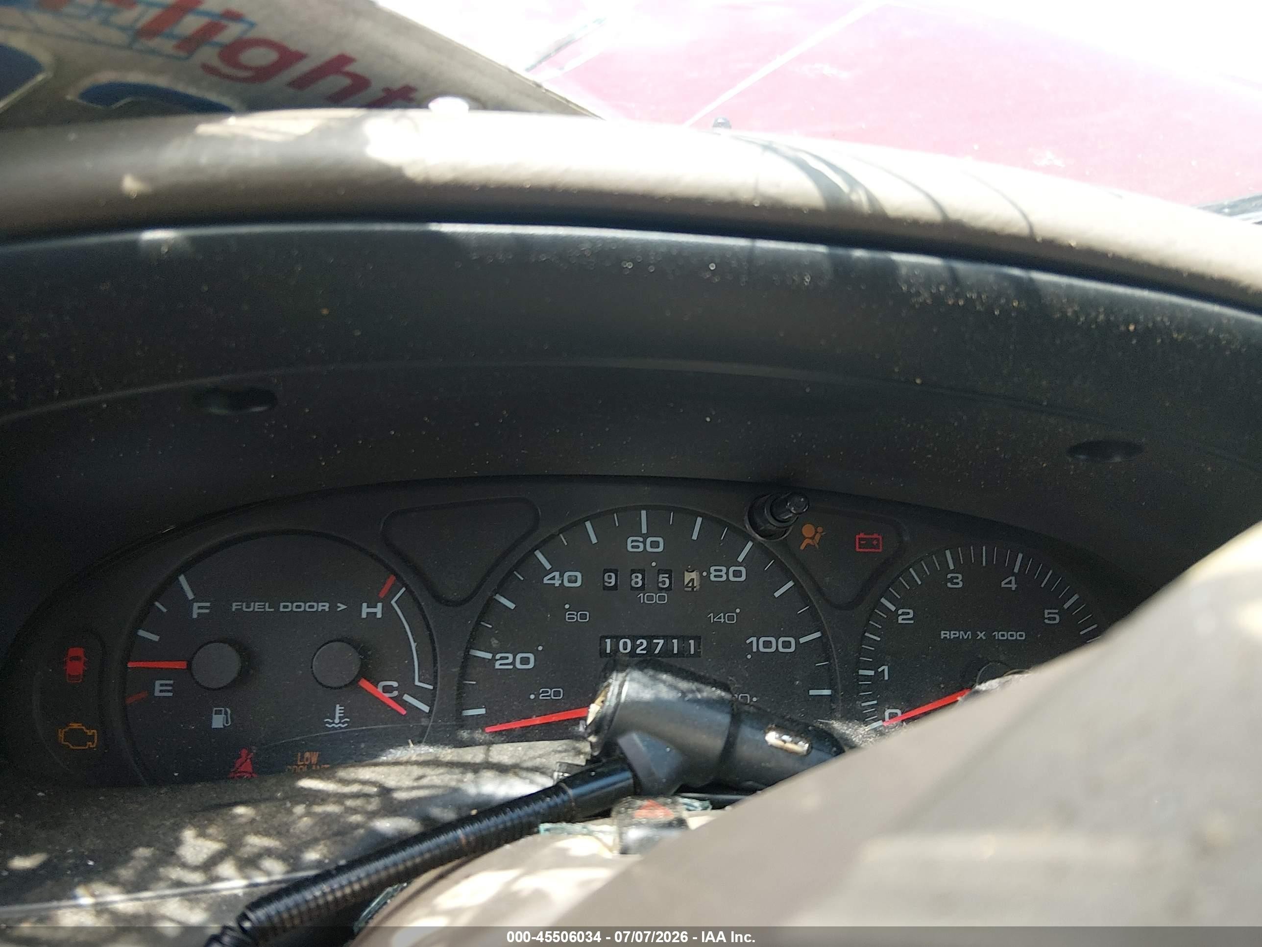 2000 Ford Taurus Ses Red vin: 1FAFP55S8YA184094