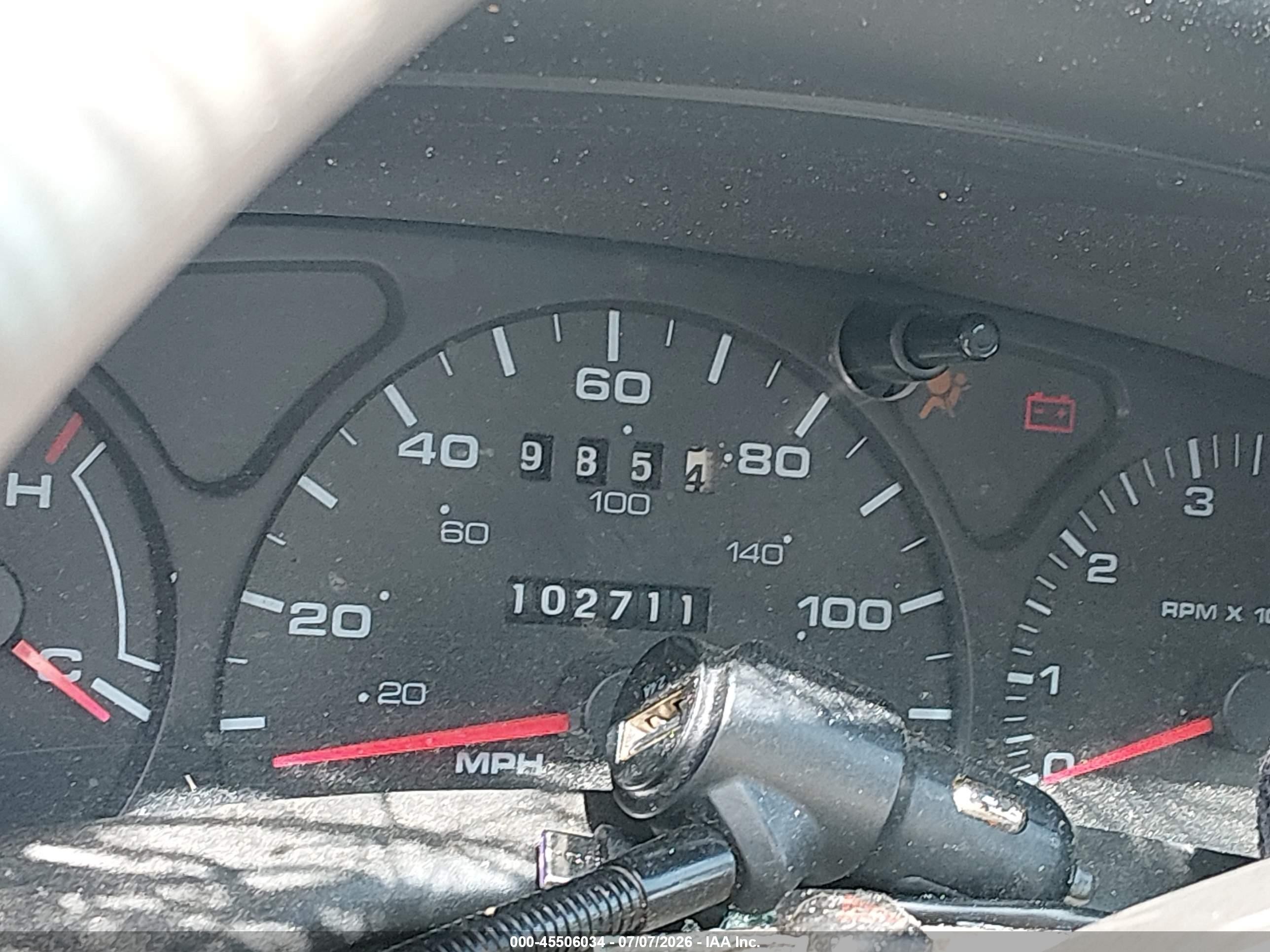 2000 Ford Taurus Ses Red vin: 1FAFP55S8YA184094