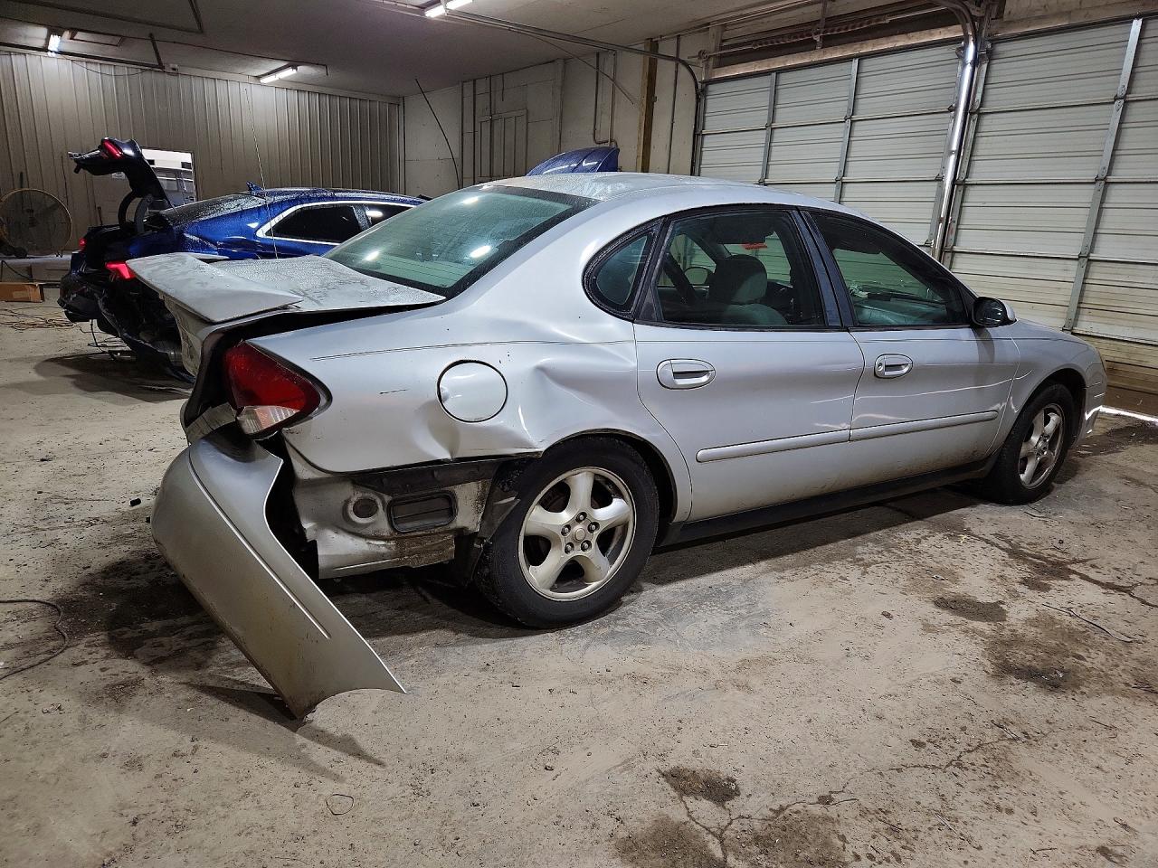 2002 Ford Taurus Ses Серебряный vin: 1FAFP55U12G243492
