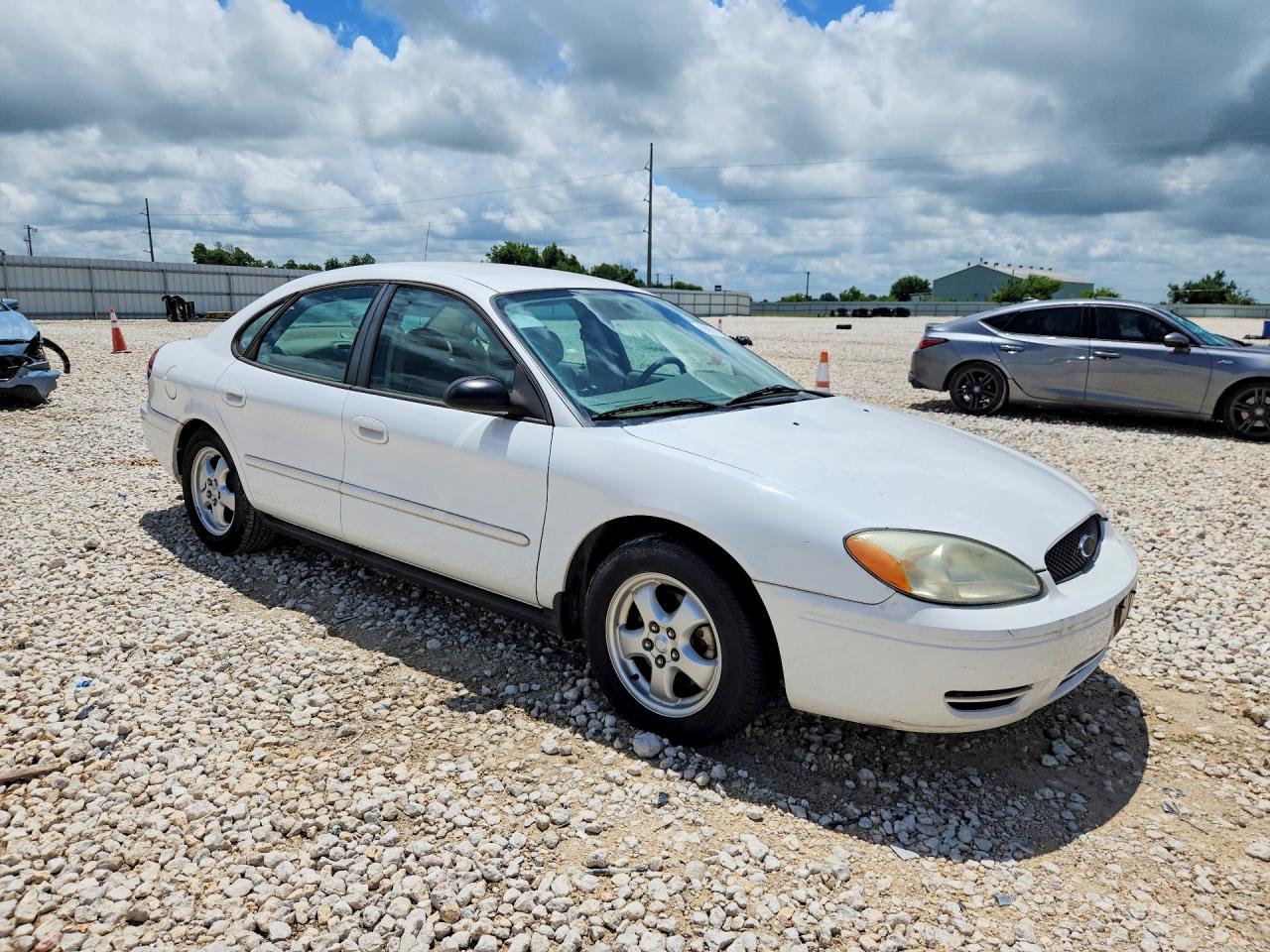 2004 Ford Taurus Ses Белый vin: 1FAFP55U14A153023