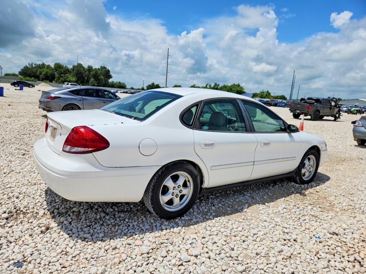 2004 Ford Taurus Ses Белый vin: 1FAFP55U14A153023