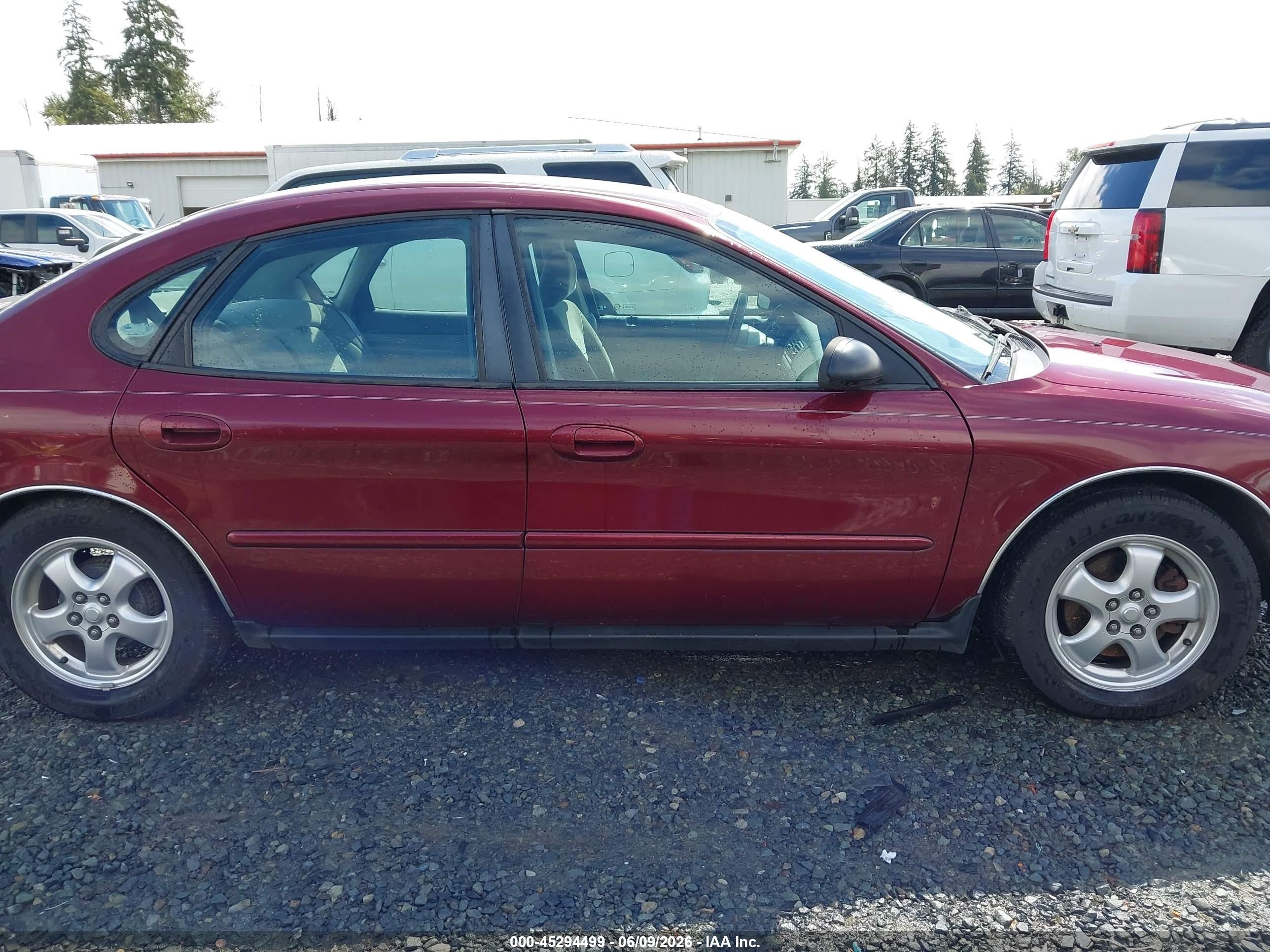 2004 Ford Taurus Ses Темно-бордовый vin: 1FAFP55U14G163354