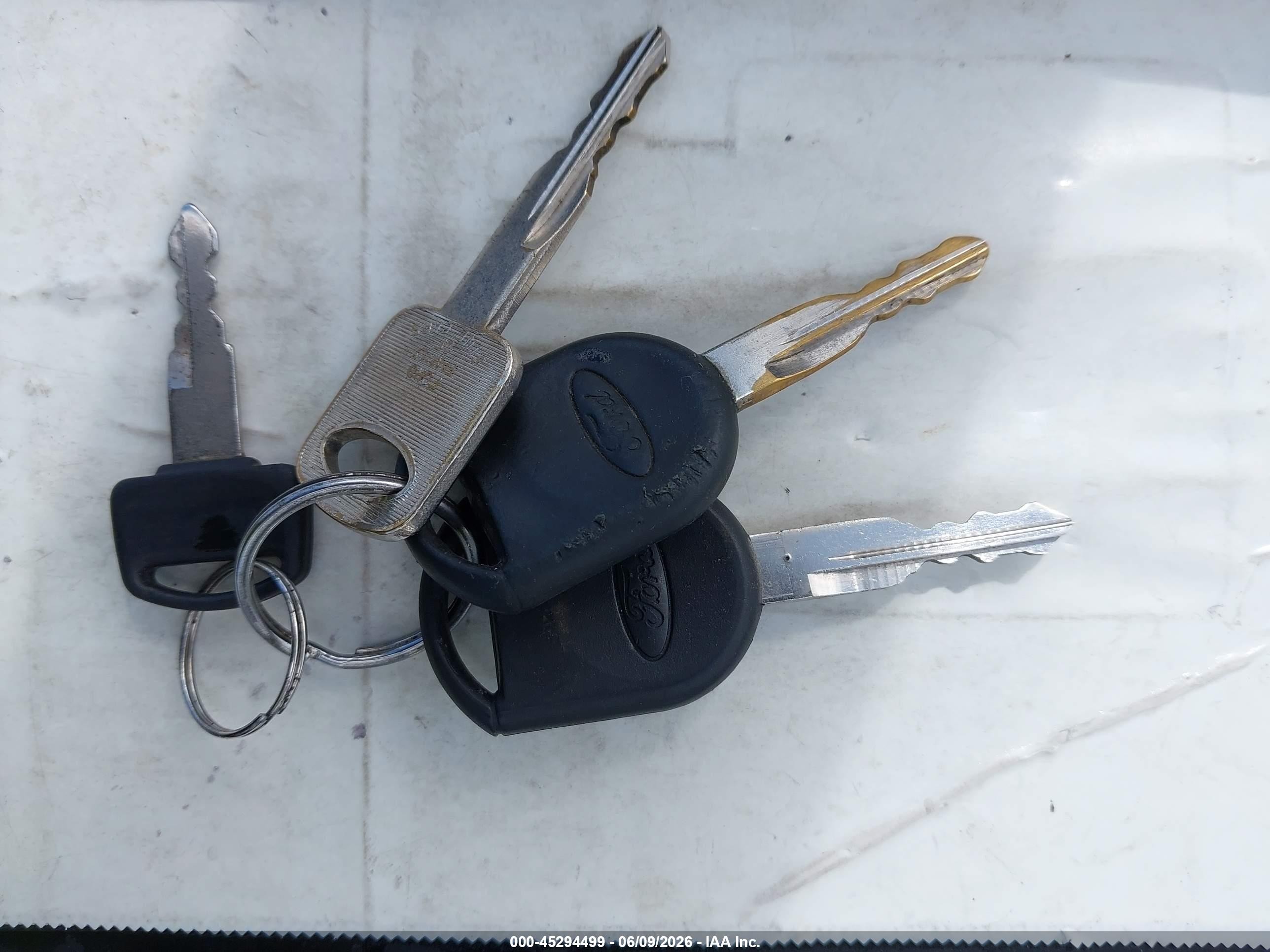 2004 Ford Taurus Ses Темно-бордовый vin: 1FAFP55U14G163354