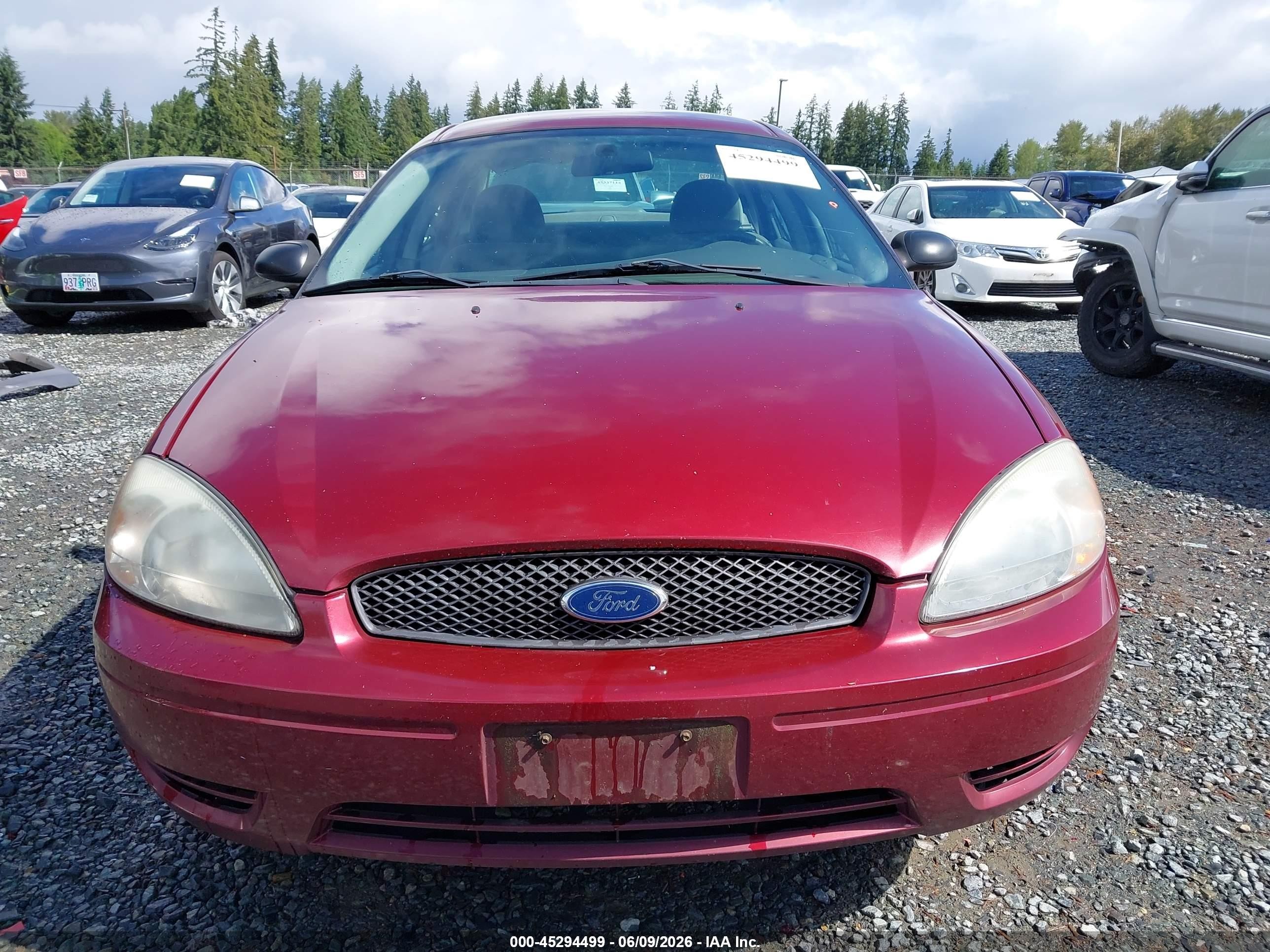 2004 Ford Taurus Ses Темно-бордовый vin: 1FAFP55U14G163354
