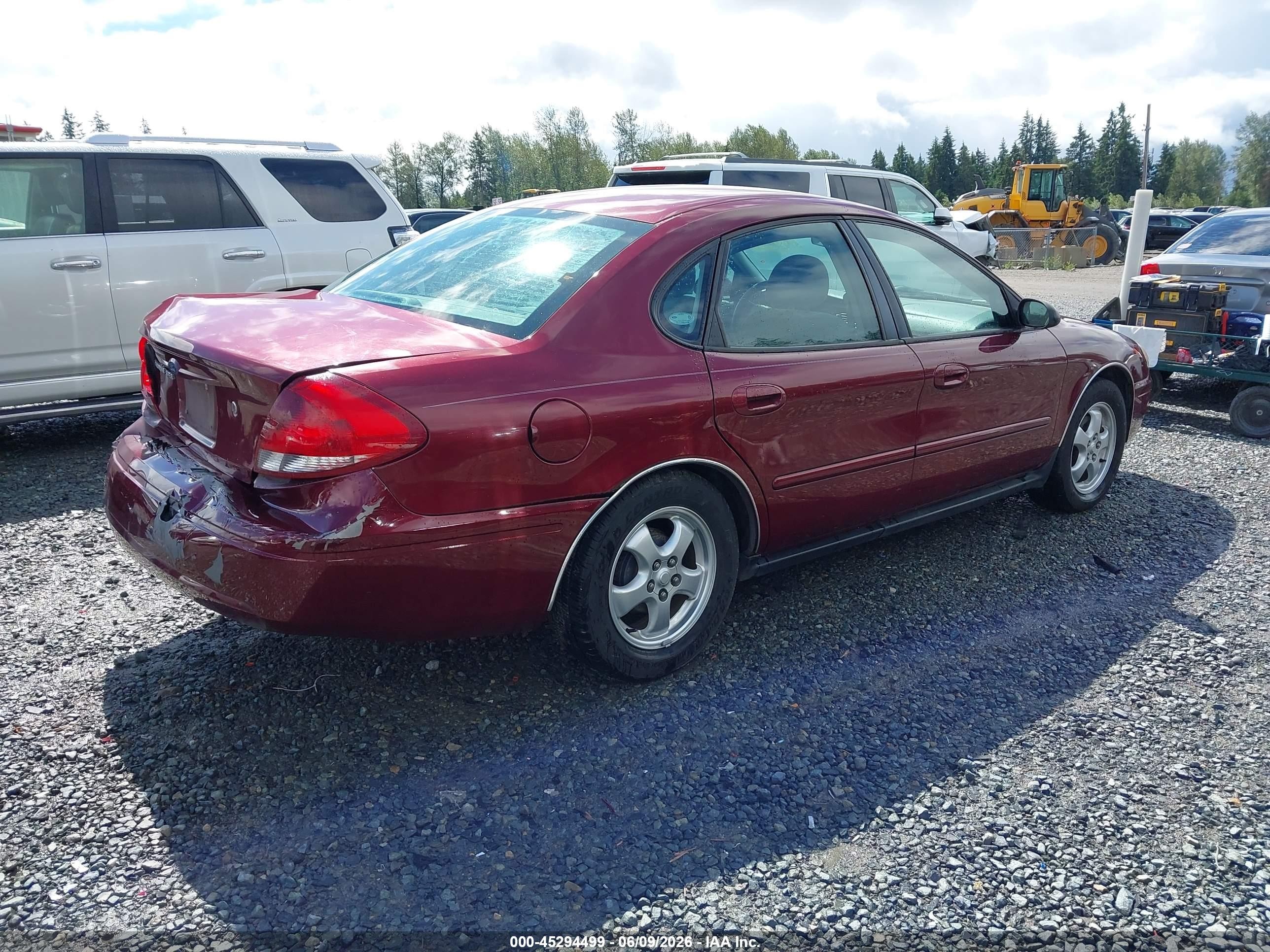 2004 Ford Taurus Ses Темно-бордовый vin: 1FAFP55U14G163354