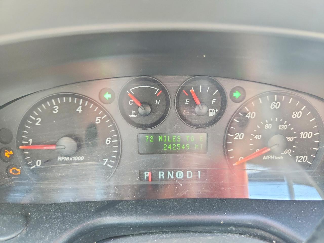 2004 Ford Taurus Ses Burgundy vin: 1FAFP55U24A178397