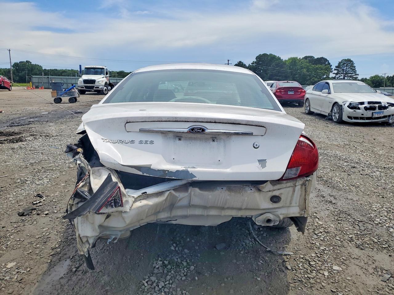 2001 Ford Taurus Ses White vin: 1FAFP55U41G283077