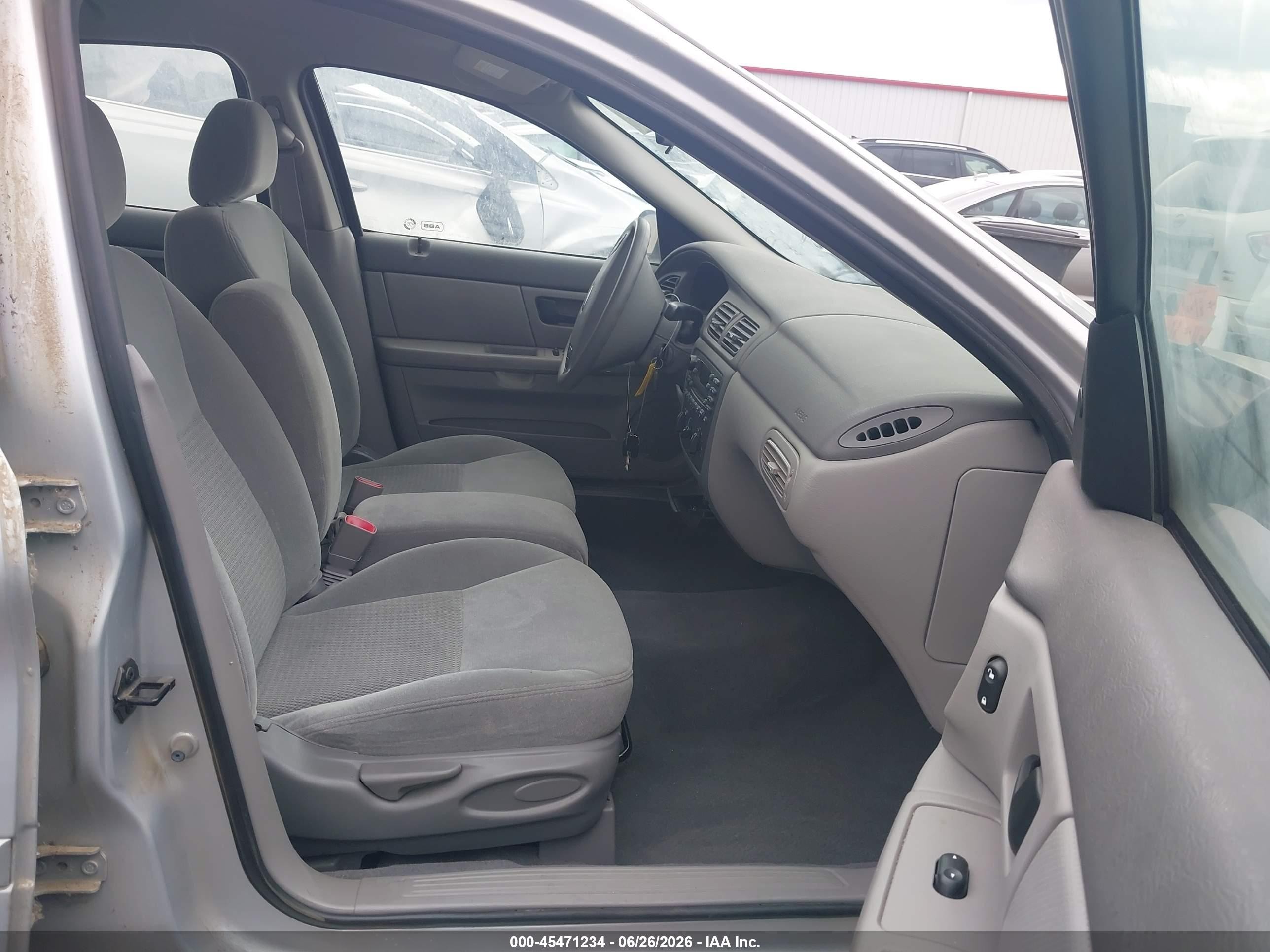 2003 Ford Taurus Ses Серебряный vin: 1FAFP55U43G262913