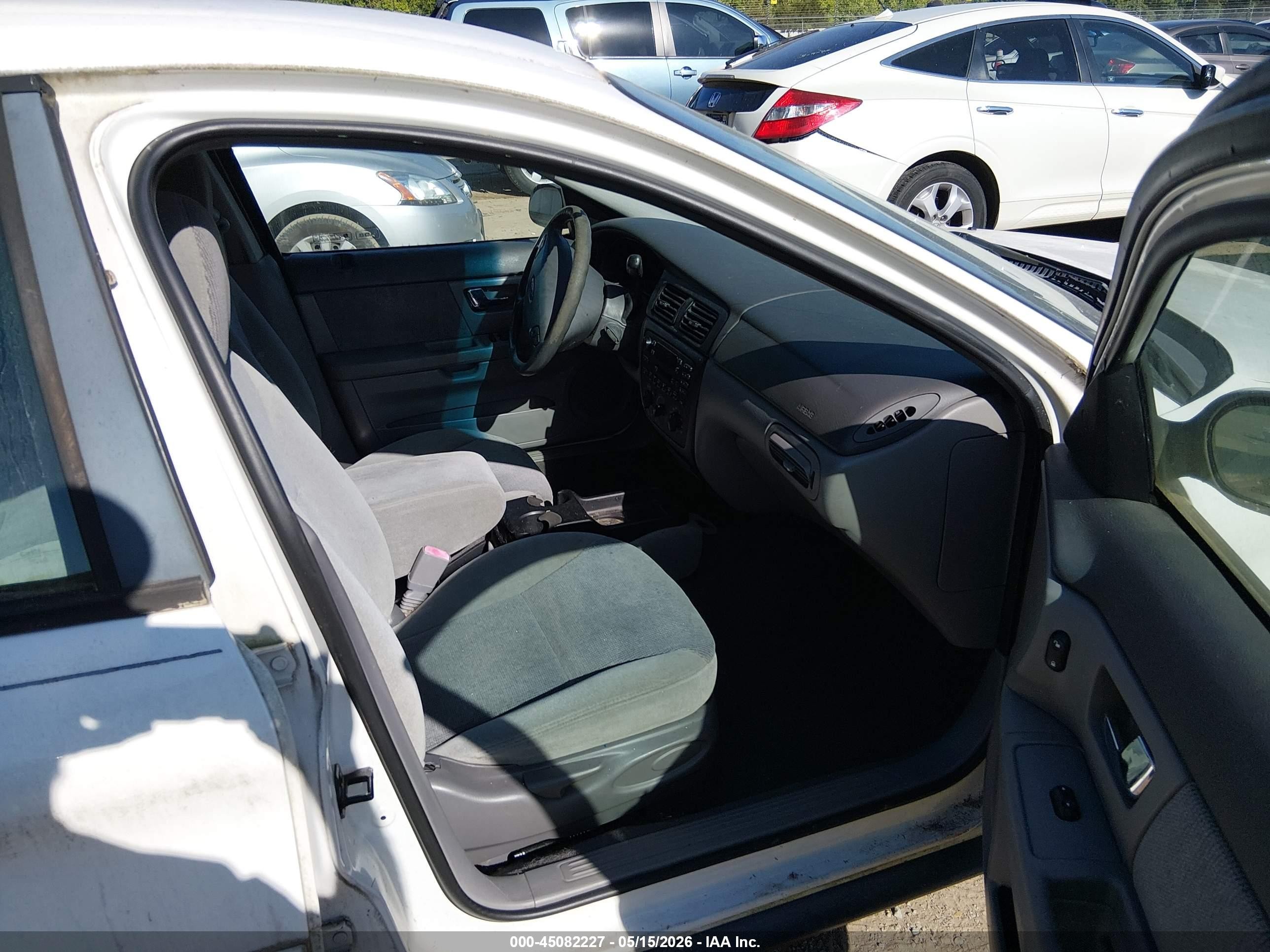2000 Ford Taurus Ses White vin: 1FAFP55U4YA271315