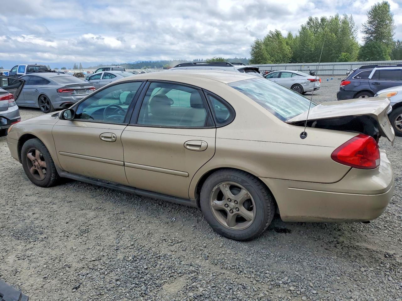 2001 Ford Taurus Ses Золотой vin: 1FAFP55U61G208574