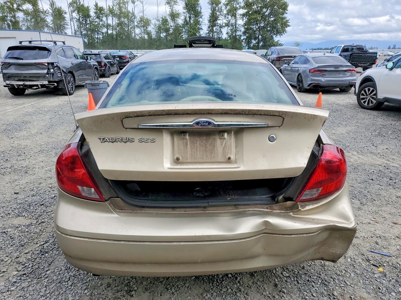 2001 Ford Taurus Ses Золотой vin: 1FAFP55U61G208574