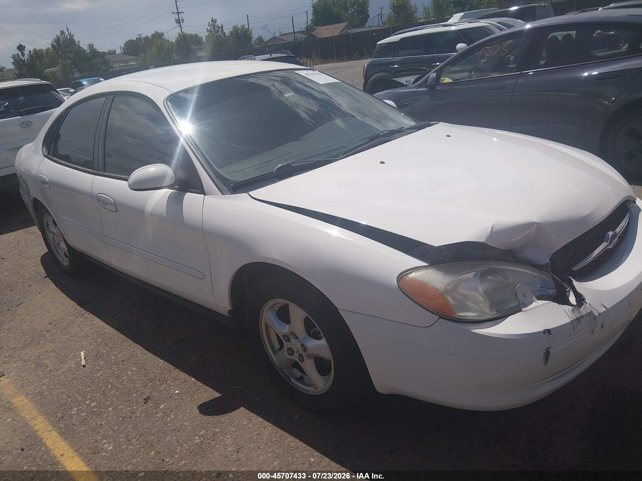 2002 Ford Taurus Ses Deluxe/ses Standard Белый vin: 1FAFP55U62G168594