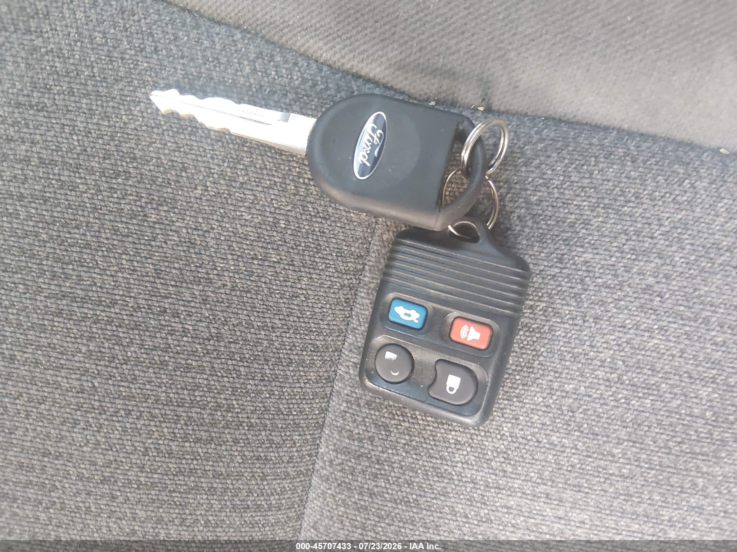 2002 Ford Taurus Ses Deluxe/ses Standard Белый vin: 1FAFP55U62G168594