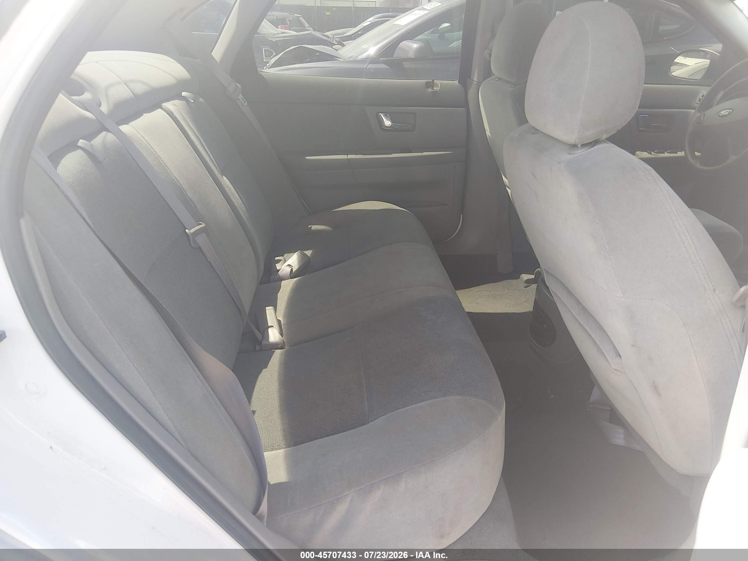 2002 Ford Taurus Ses Deluxe/ses Standard Белый vin: 1FAFP55U62G168594