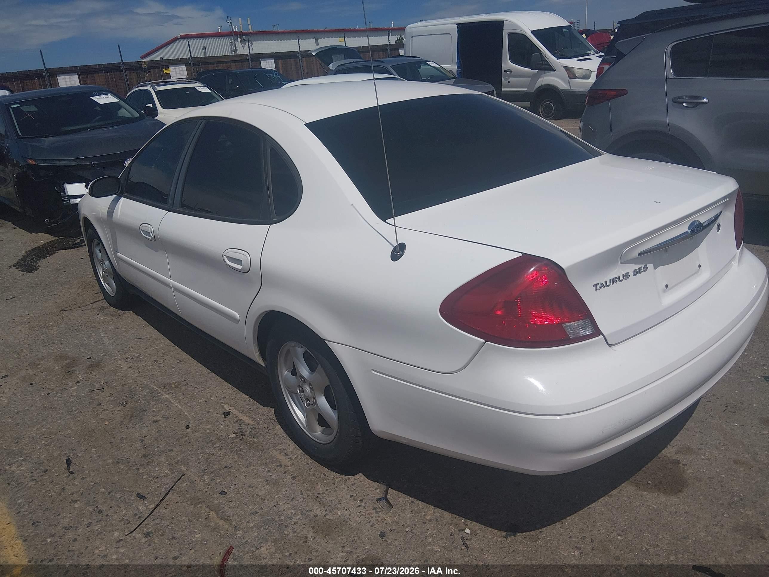 2002 Ford Taurus Ses Deluxe/ses Standard Белый vin: 1FAFP55U62G168594