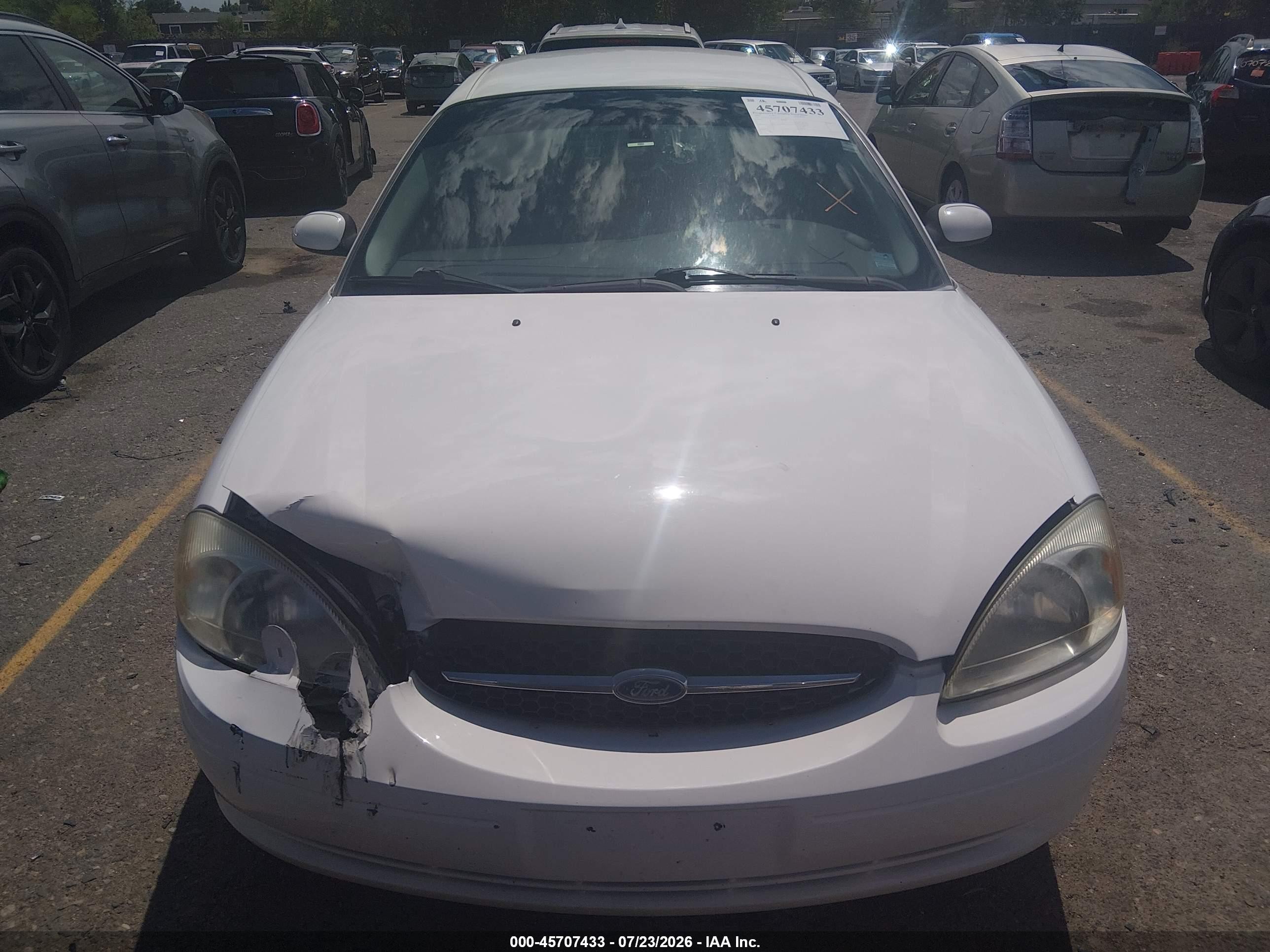 2002 Ford Taurus Ses Deluxe/ses Standard Белый vin: 1FAFP55U62G168594