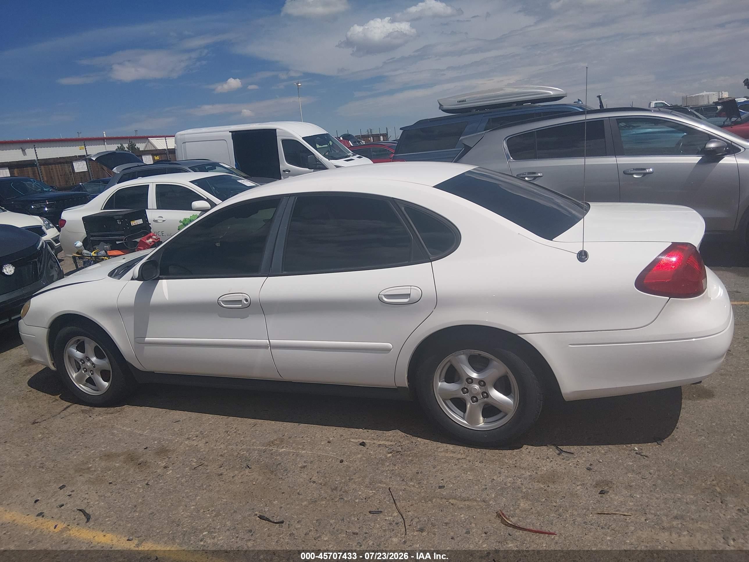 2002 Ford Taurus Ses Deluxe/ses Standard Белый vin: 1FAFP55U62G168594