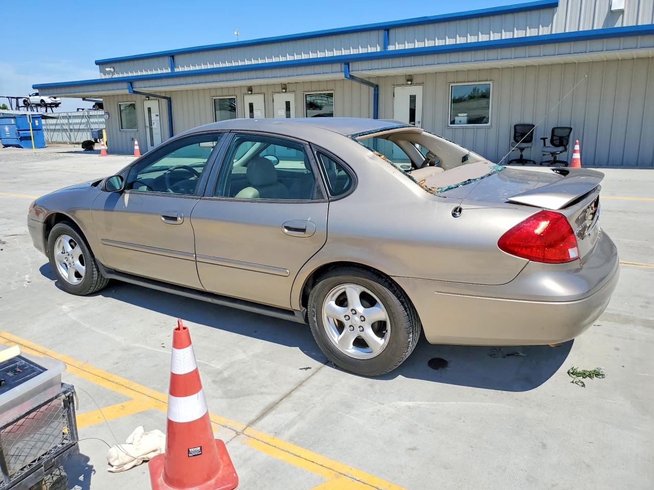 2003 Ford Taurus Ses Желто-коричневый vin: 1FAFP55U63A258008