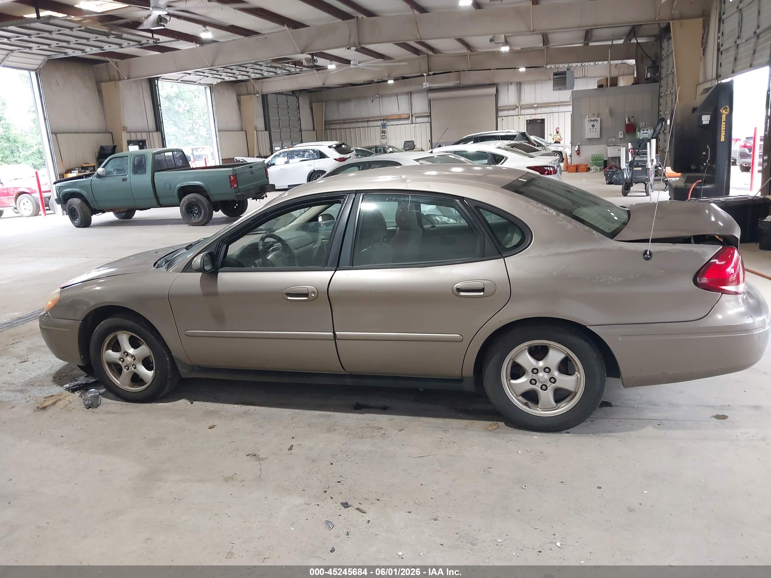 2004 Ford Taurus Ses Золотой vin: 1FAFP55U74A119829