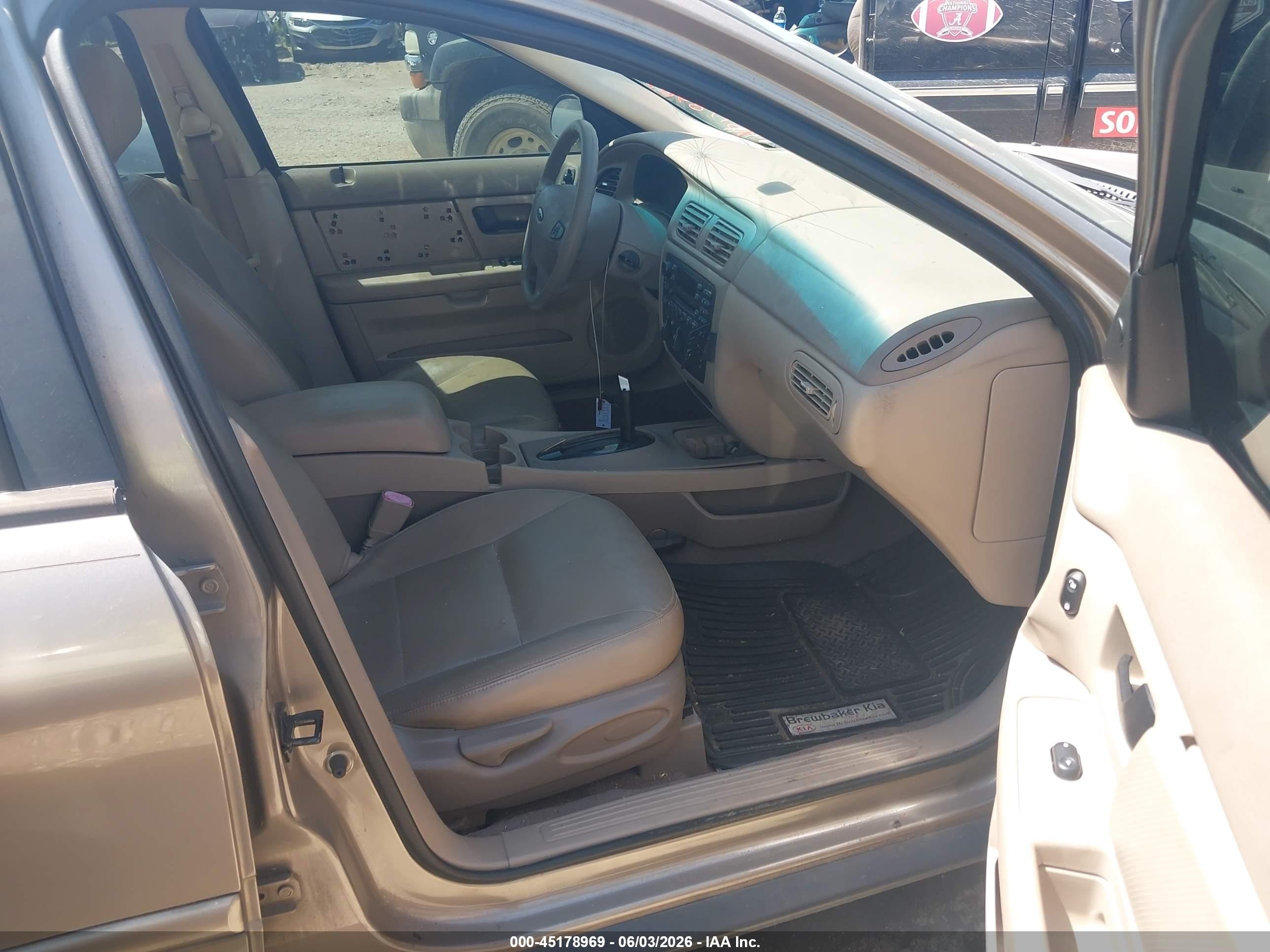 2003 Ford Taurus Ses Tan vin: 1FAFP55U93A189153