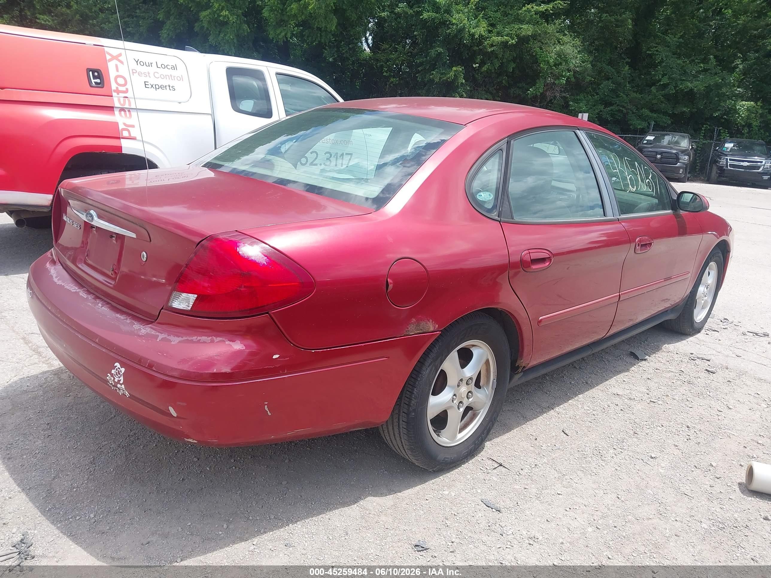 2001 Ford Taurus Ses Red vin: 1FAFP55UX1G214667