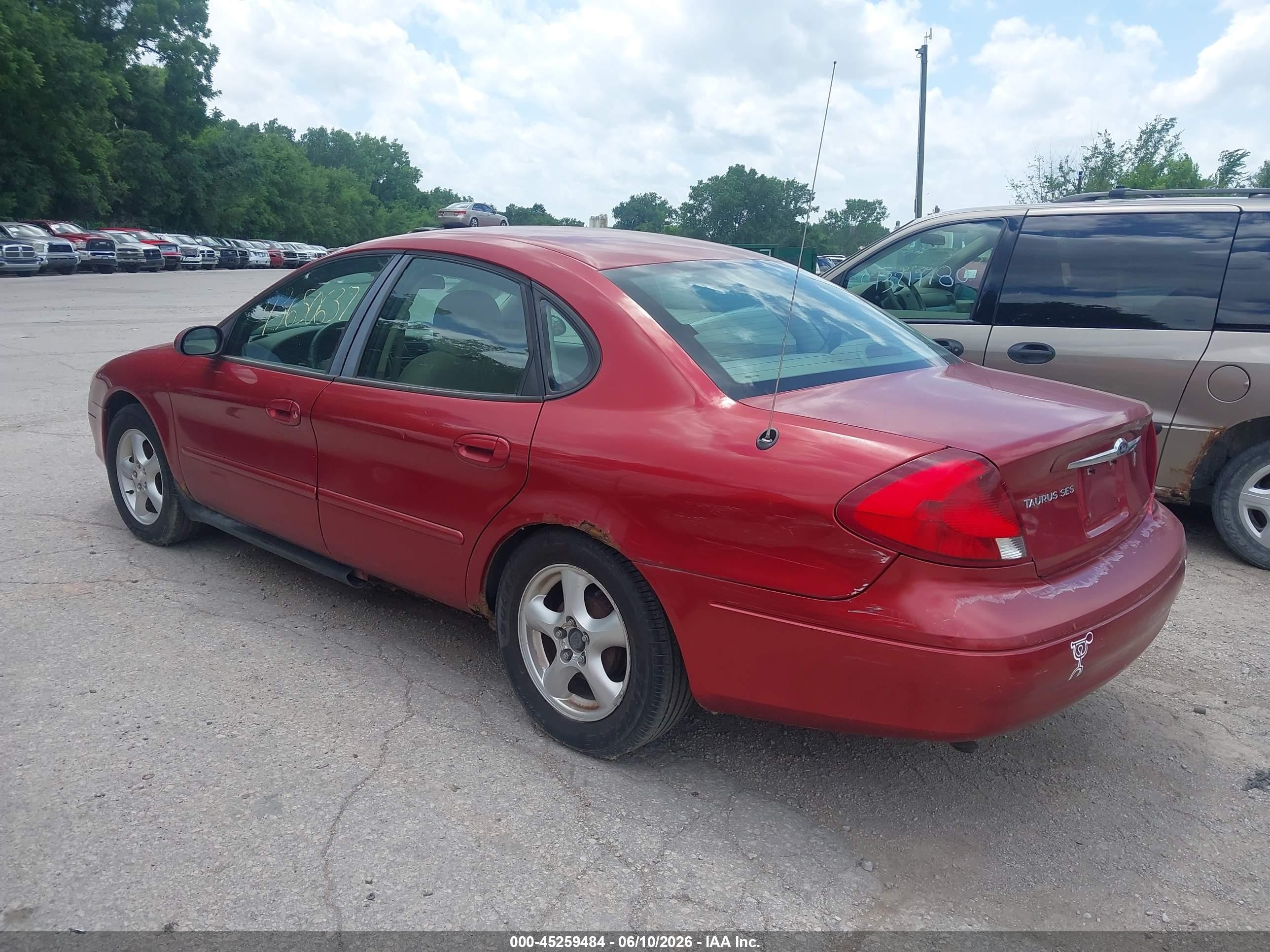 2001 Ford Taurus Ses Red vin: 1FAFP55UX1G214667