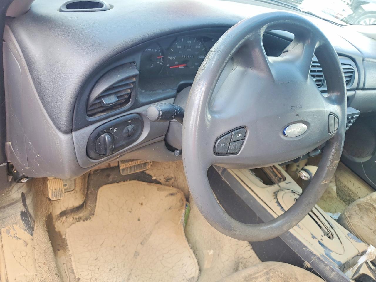 2000 Ford Taurus Ses Red vin: 1FAFP55UXYA170215