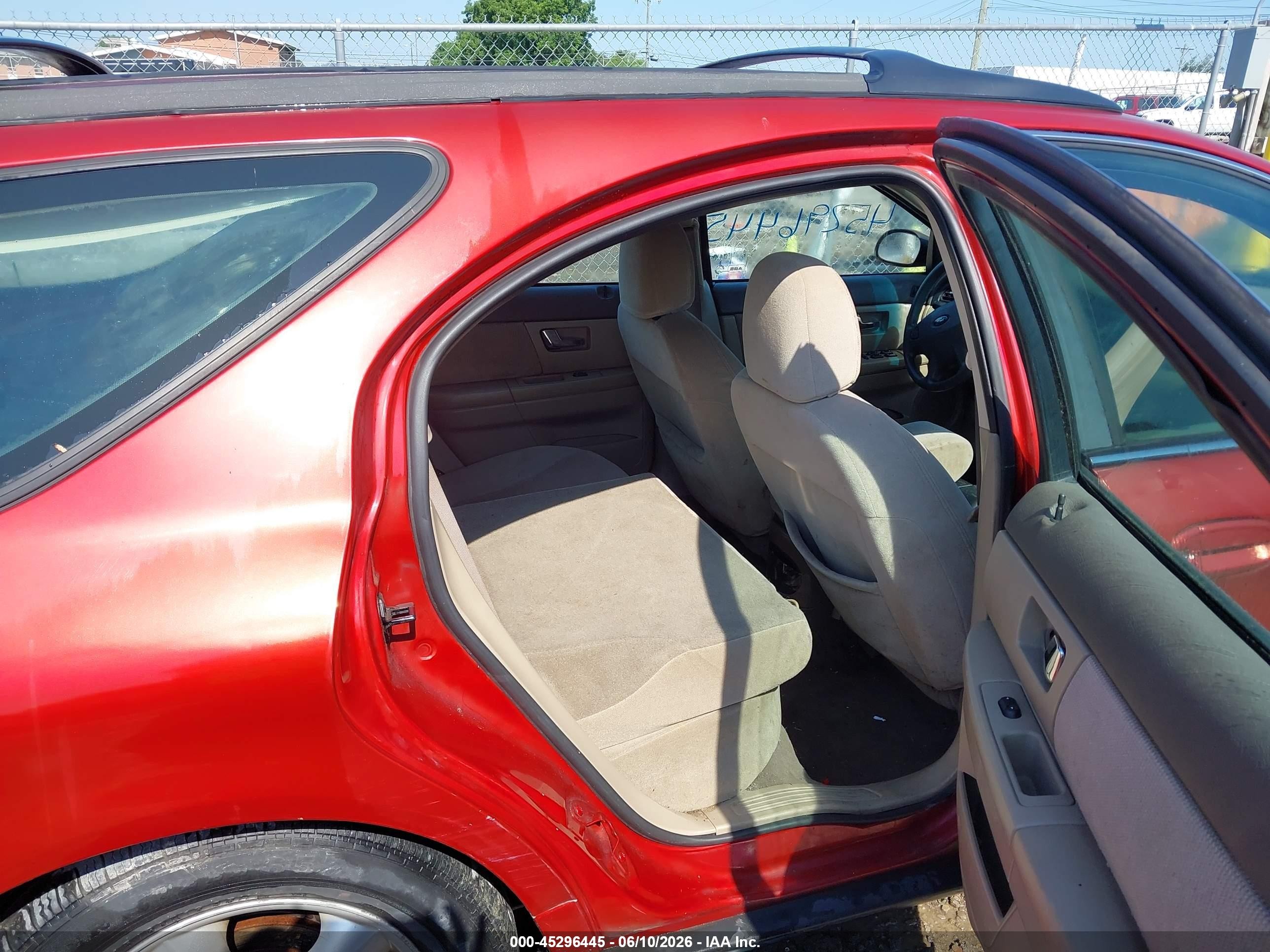 2001 Ford Taurus Se Red vin: 1FAFP58U31A192834