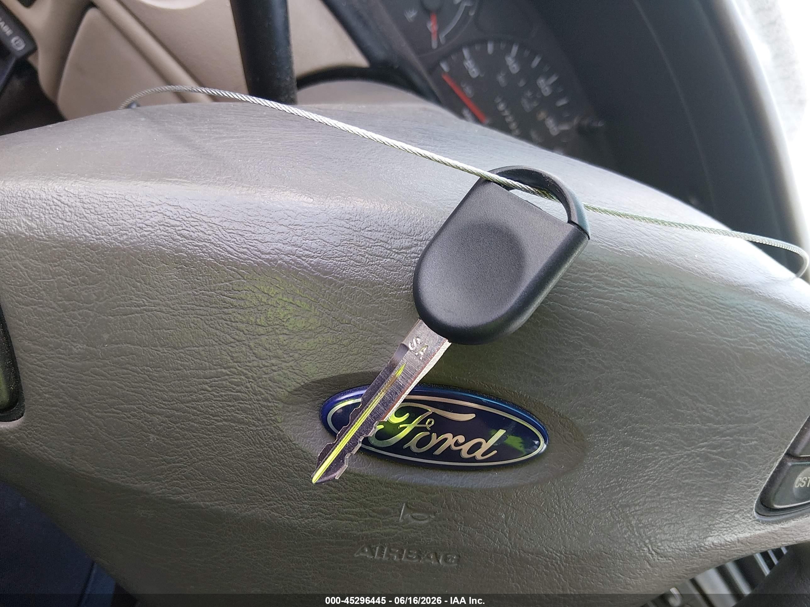 2001 Ford Taurus Se Red vin: 1FAFP58U31A192834
