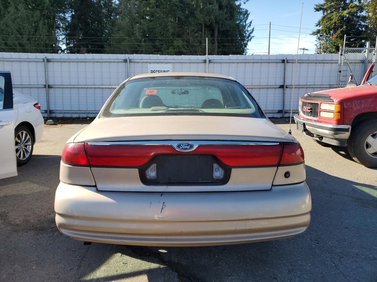 1999 Ford Contour Lx Золотой vin: 1FAFP6534XK185279