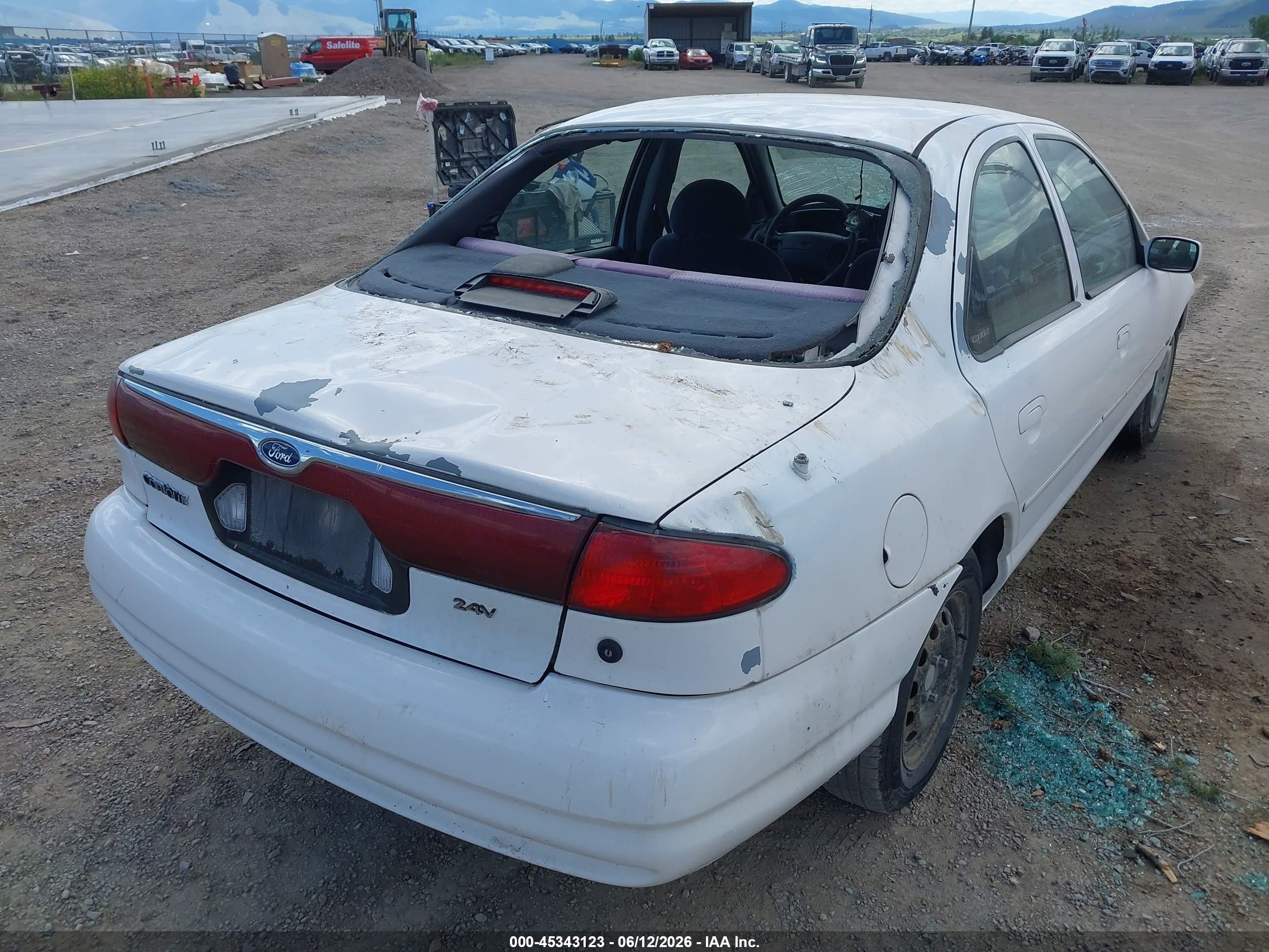 1998 Ford Contour   Белый vin: 1FAFP66L0WK232580
