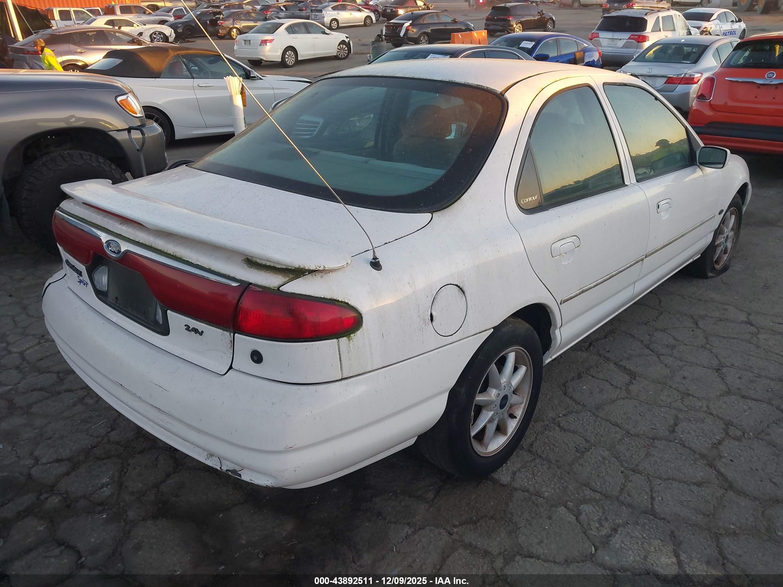 2000 Ford Contour Se Sport Белый vin: 1FAFP66L2YK102108