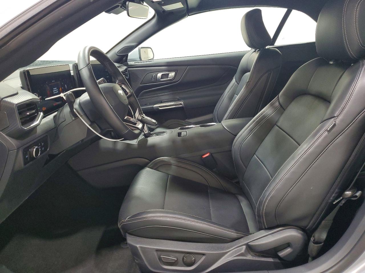 2026 Ford Mustang Серебряный vin: 1FAGP8UH6T5112808