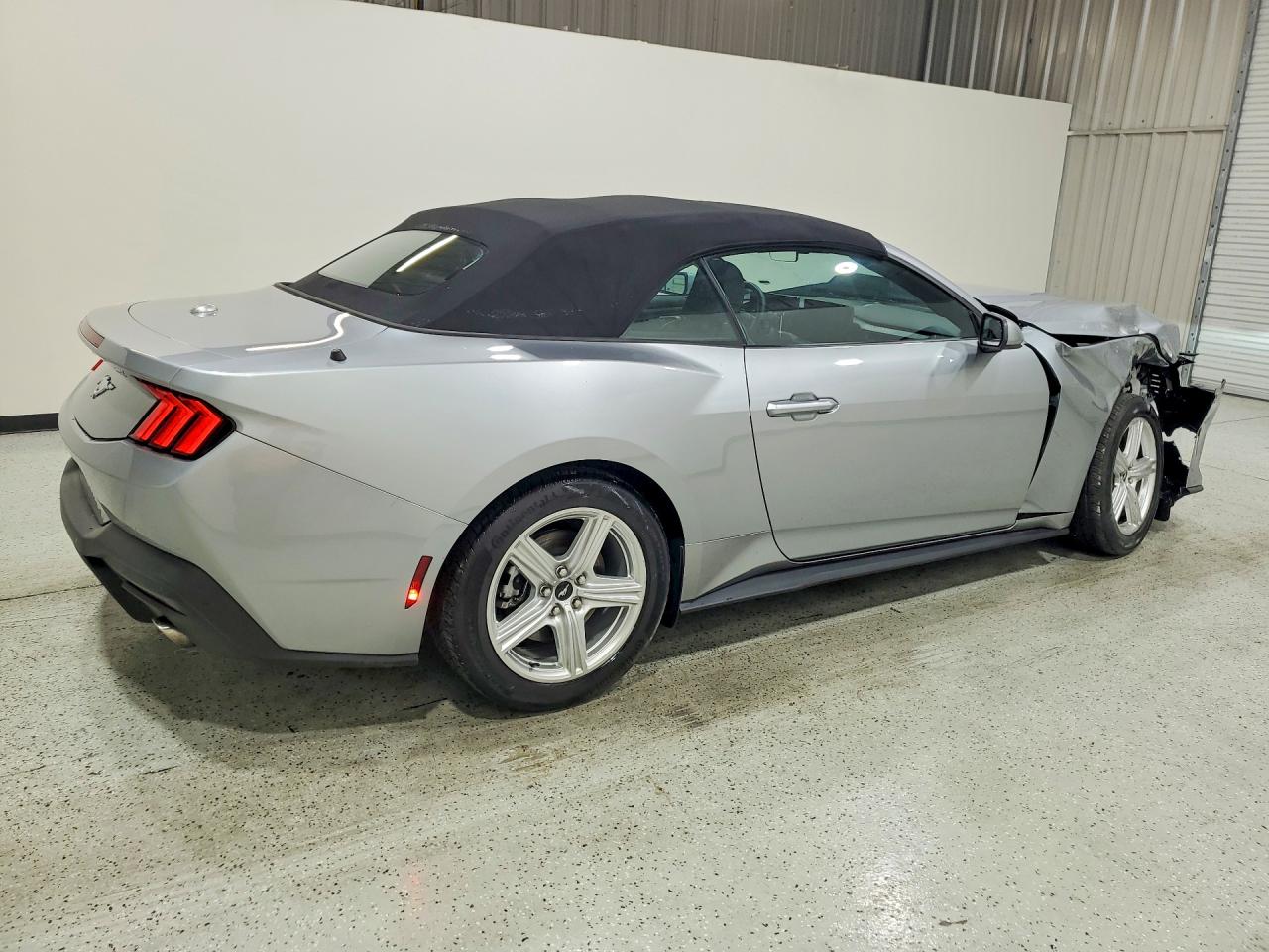 2026 Ford Mustang Серебряный vin: 1FAGP8UH6T5112808