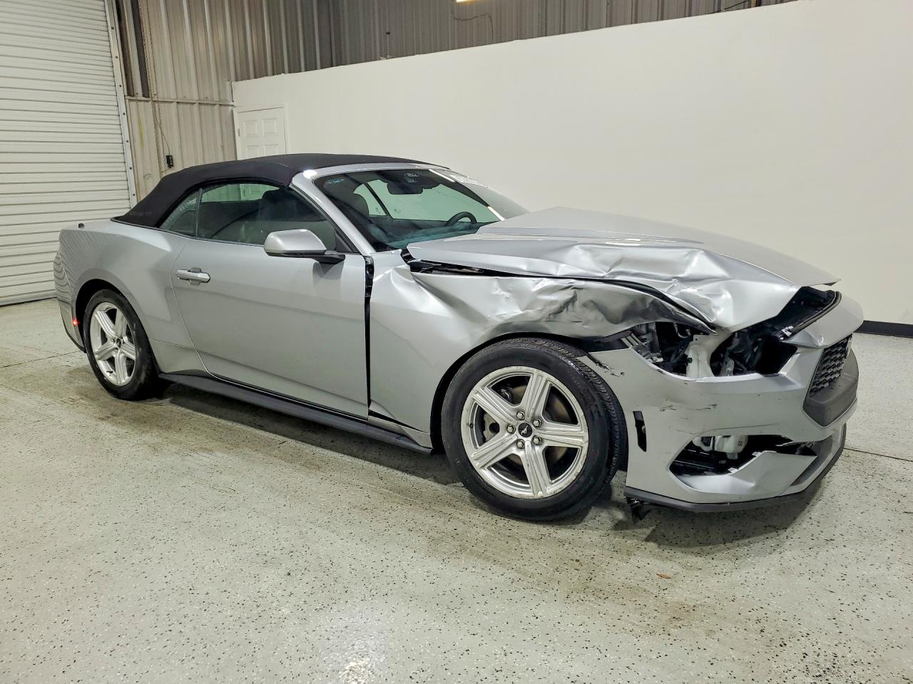 2026 Ford Mustang Серебряный vin: 1FAGP8UH6T5112808