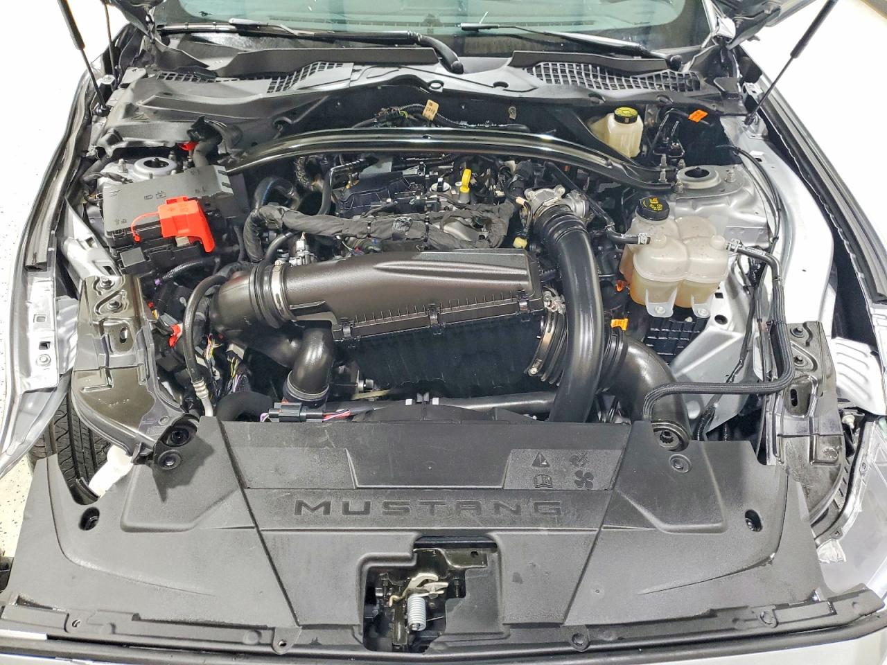 2026 Ford Mustang Серебряный vin: 1FAGP8UH6T5112808