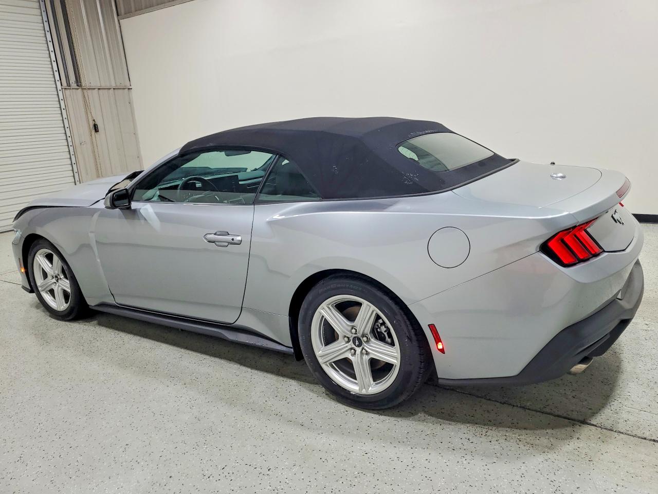 2026 Ford Mustang Серебряный vin: 1FAGP8UH6T5112808