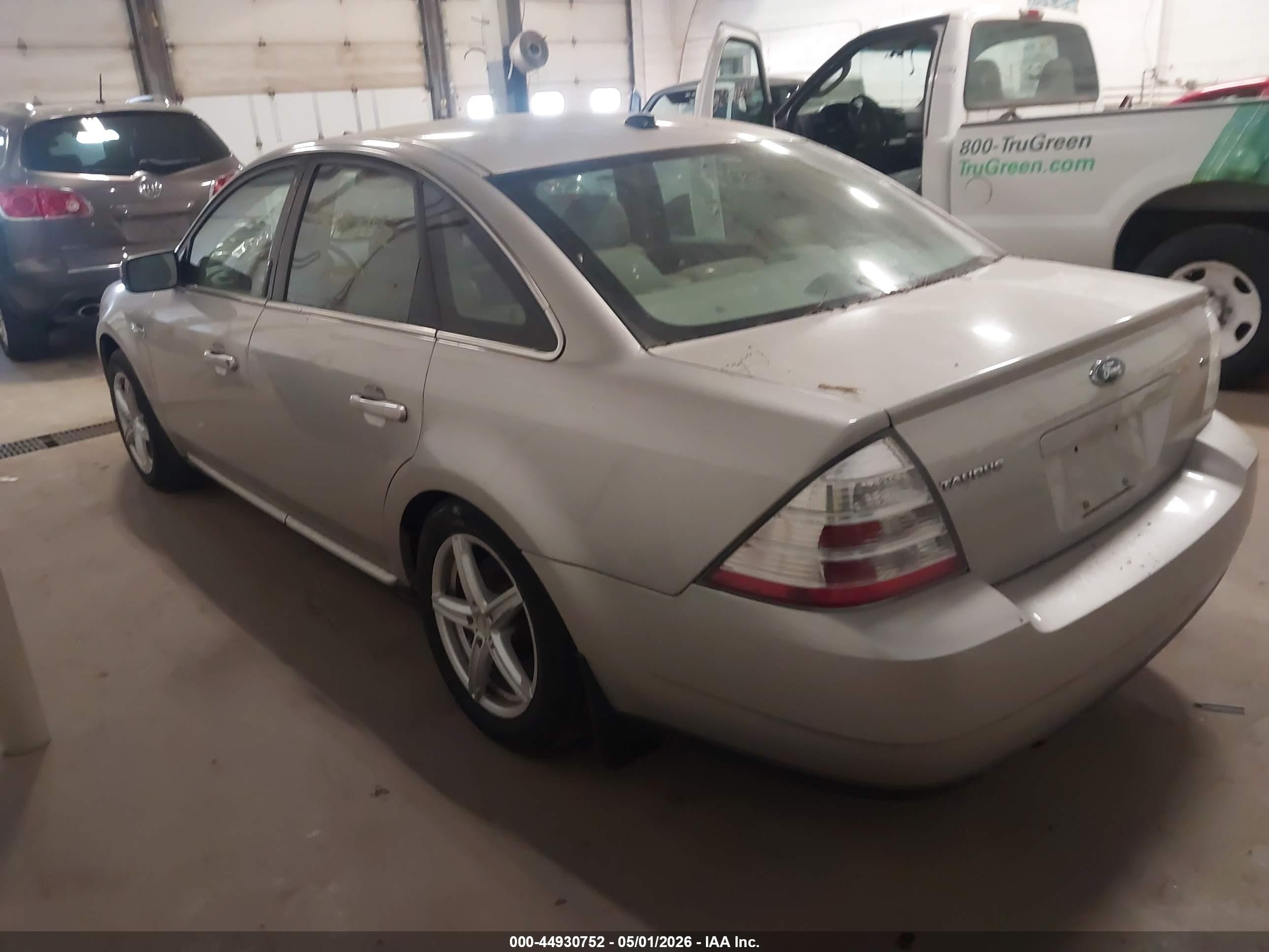 2008 Ford Taurus   Серебряный vin: 1FAH024W78G143030