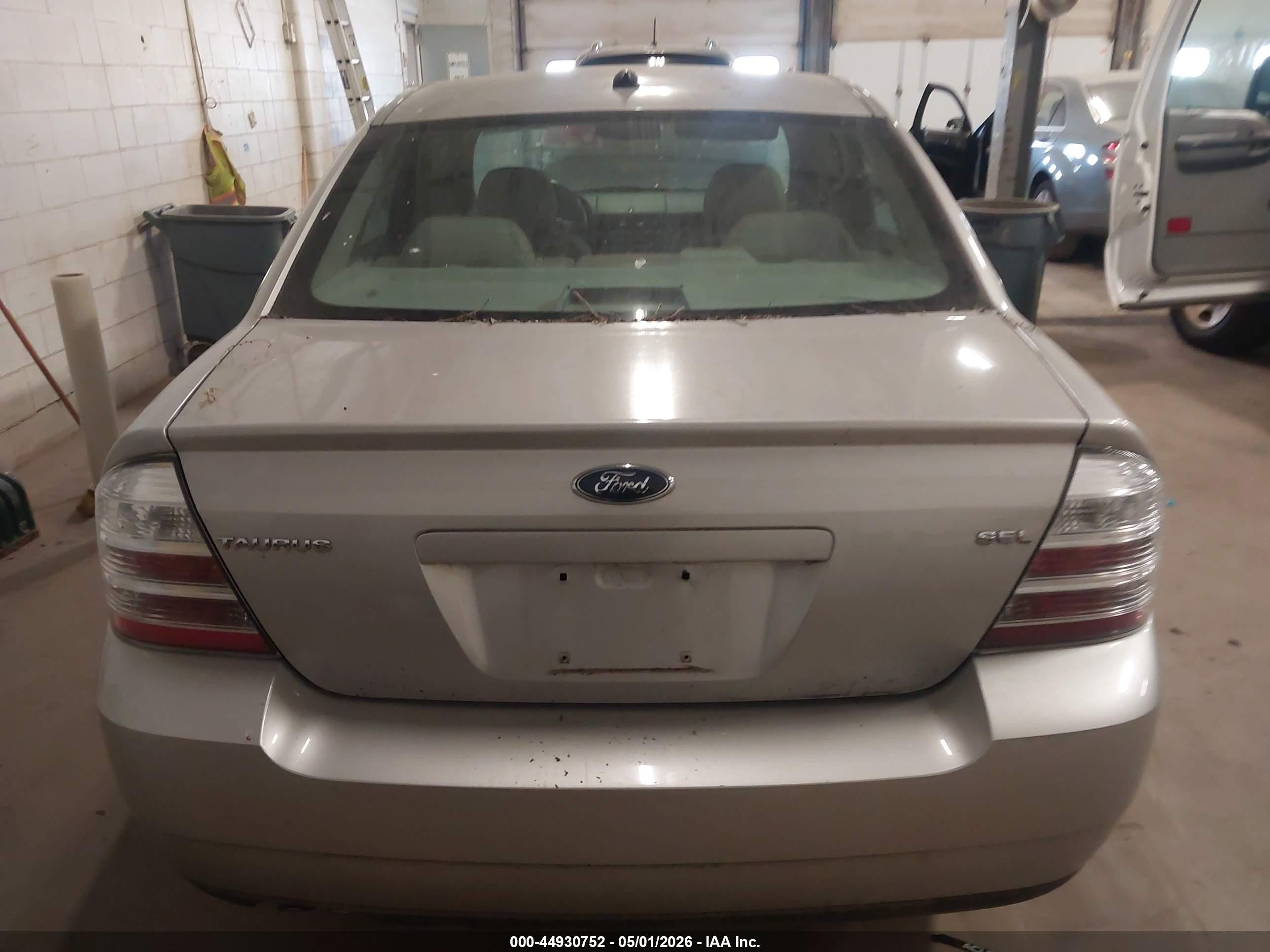 2008 Ford Taurus   Серебряный vin: 1FAH024W78G143030