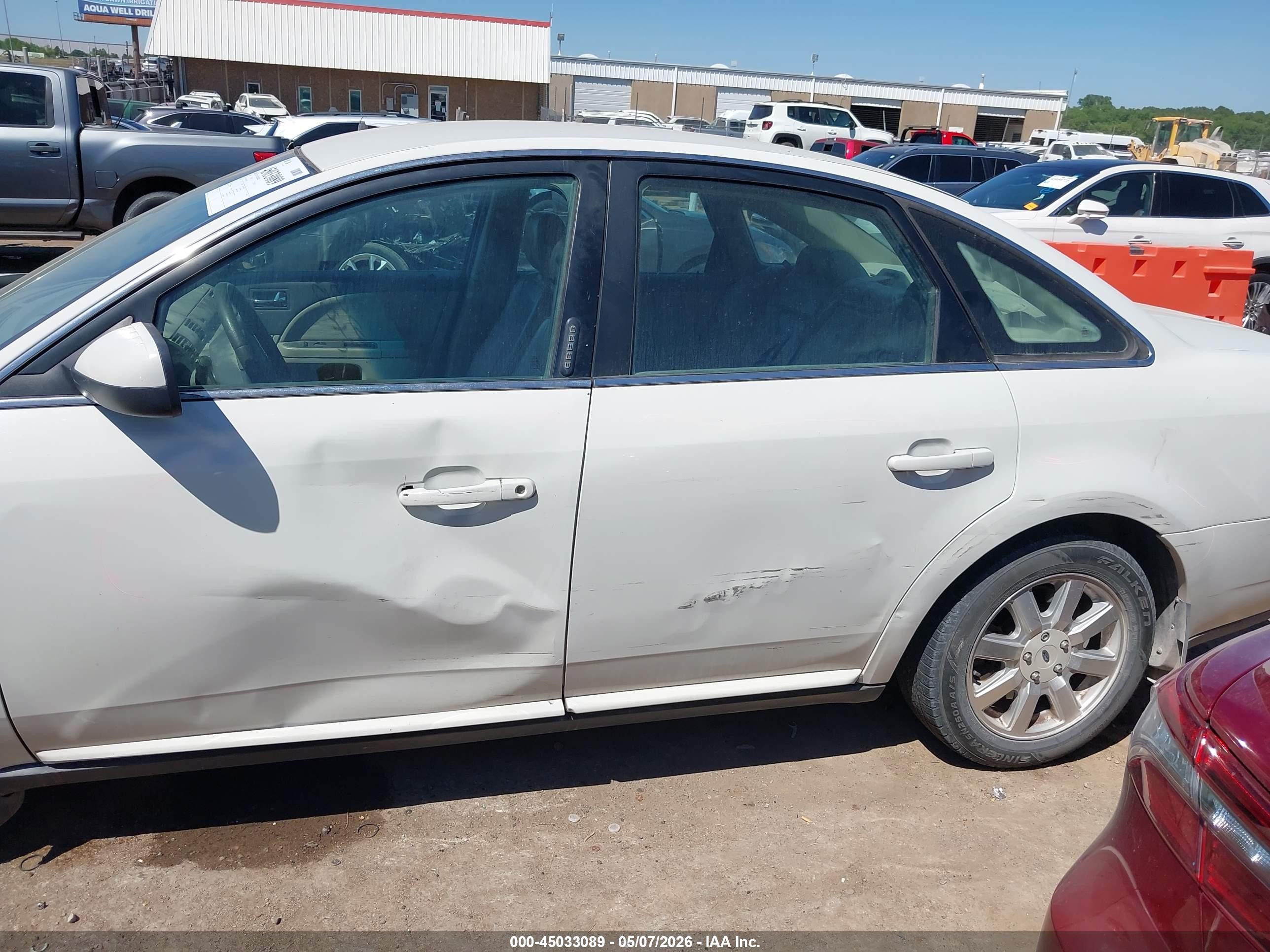 2009 Ford Taurus Se White vin: 1FAHP23W99G119489