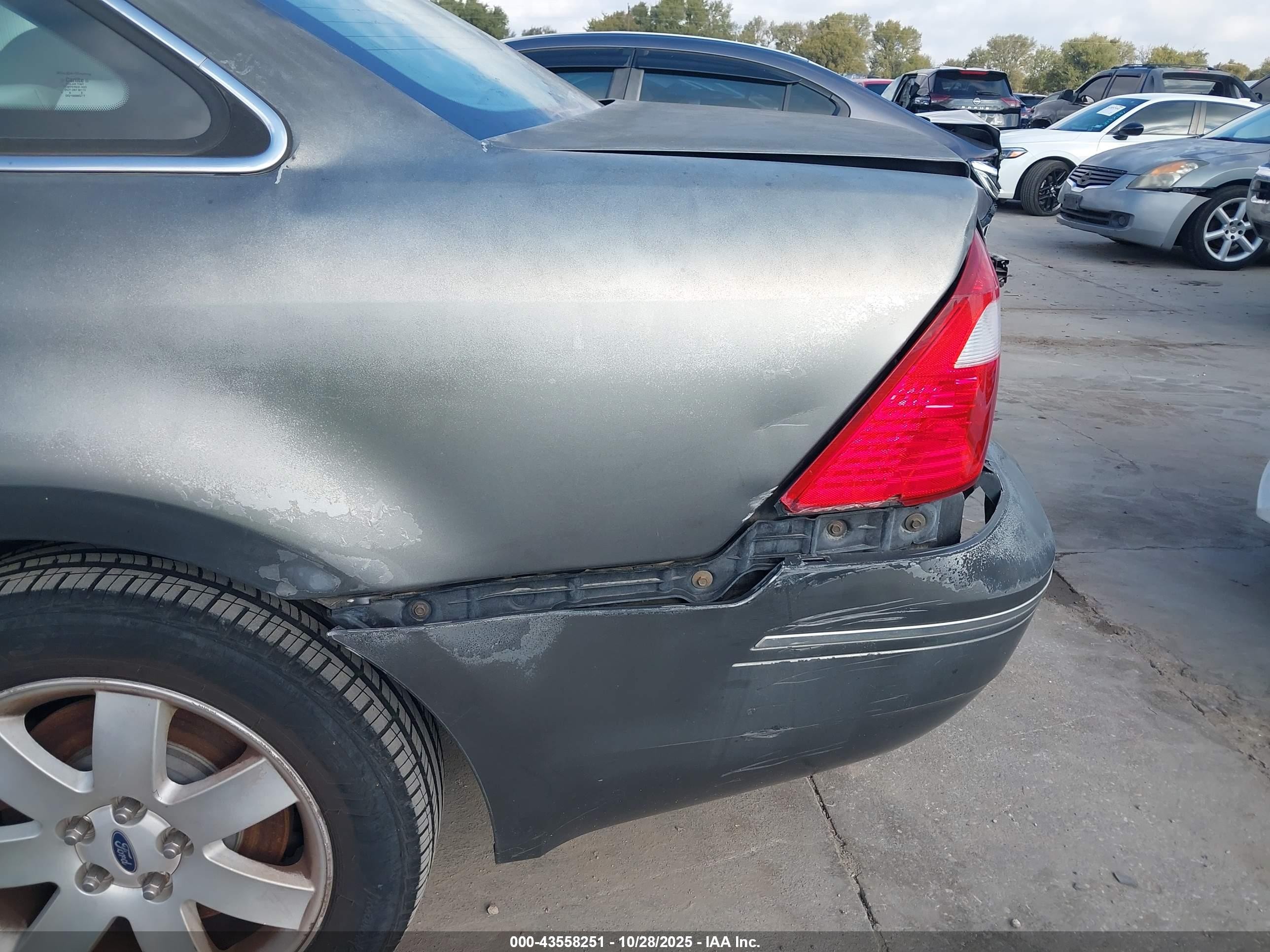 2005 Ford Five Hundred Sel Серый vin: 1FAHP241X5G133396