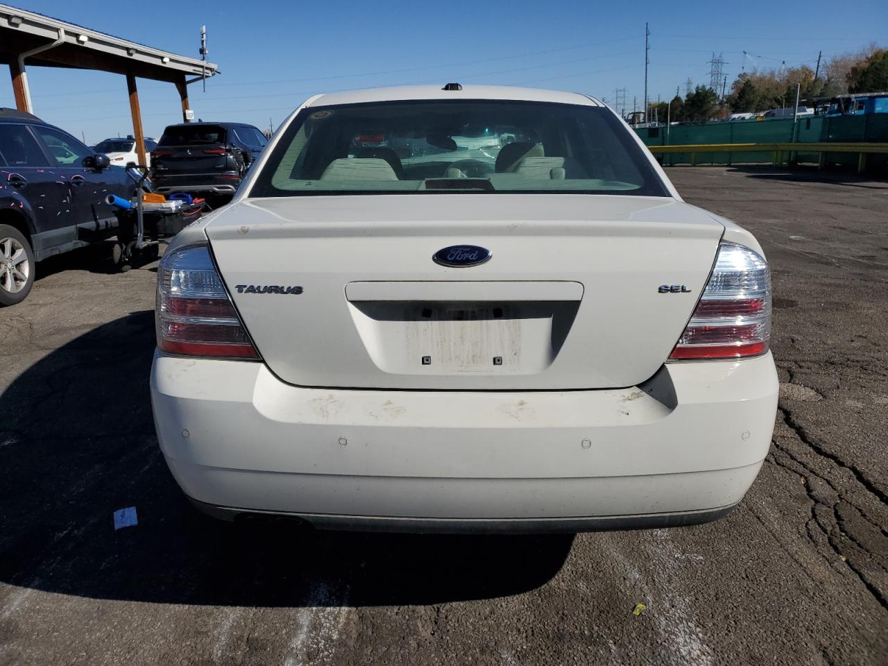 2009 Ford Taurus White vin: 1FAHP24W89G117490