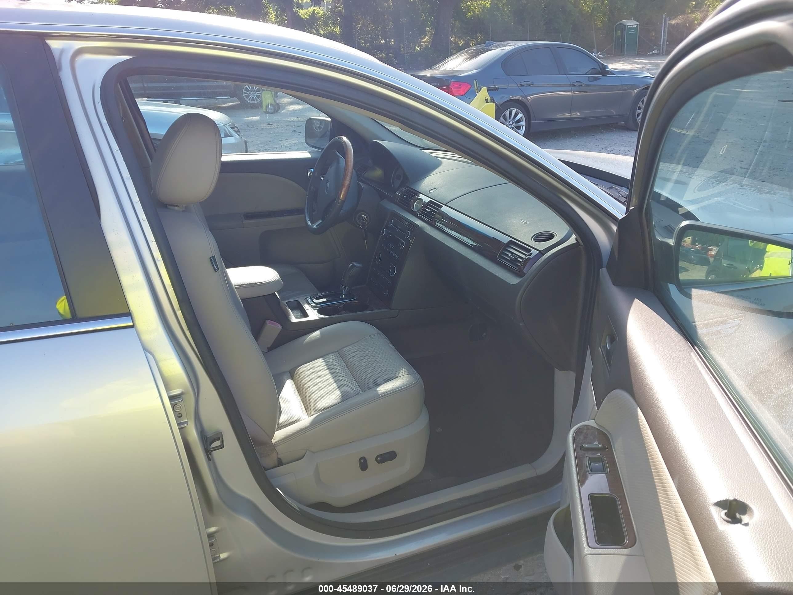 2008 Ford Taurus Limited Silver vin: 1FAHP25W08G177888