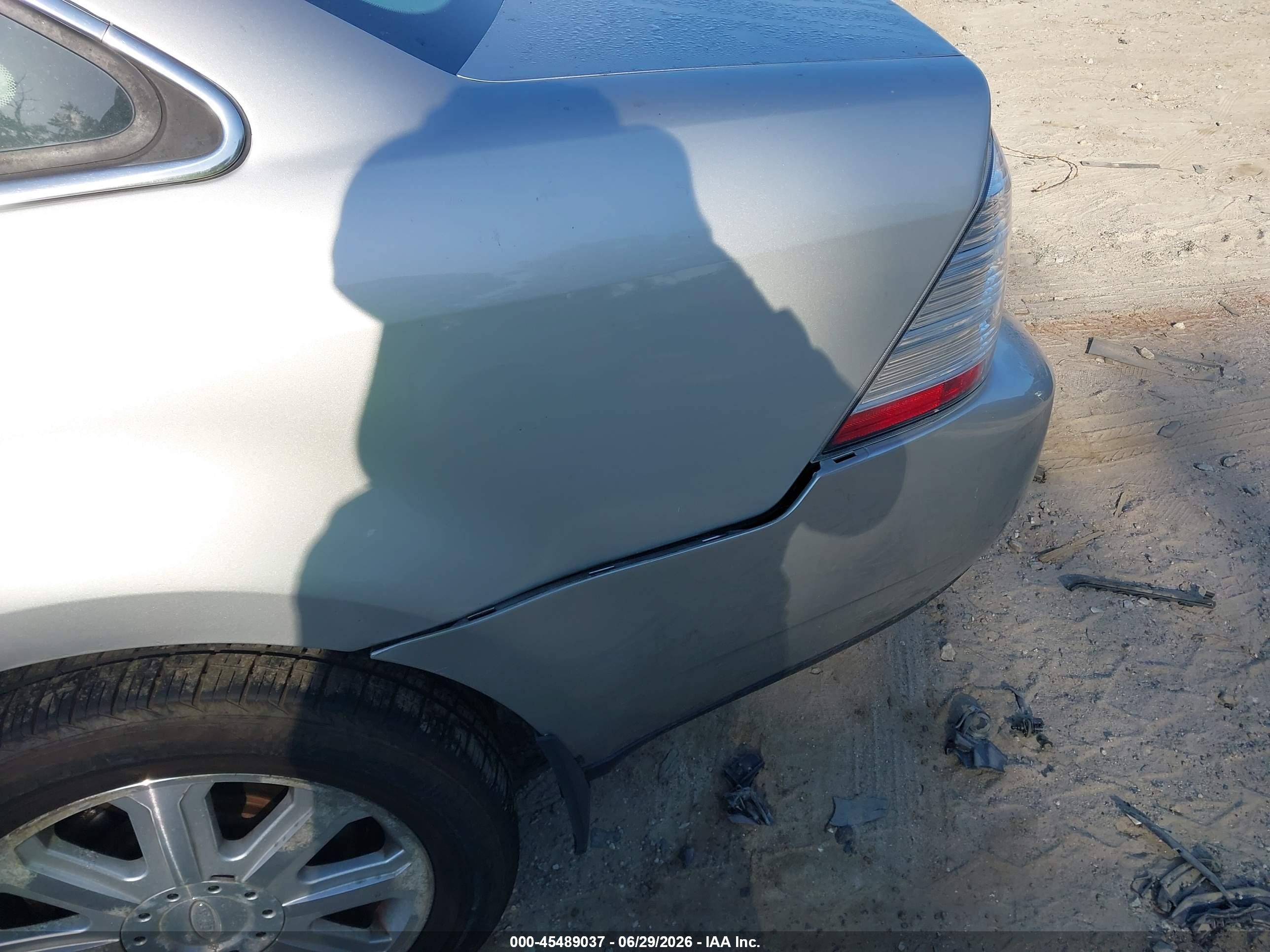 2008 Ford Taurus Limited Silver vin: 1FAHP25W08G177888