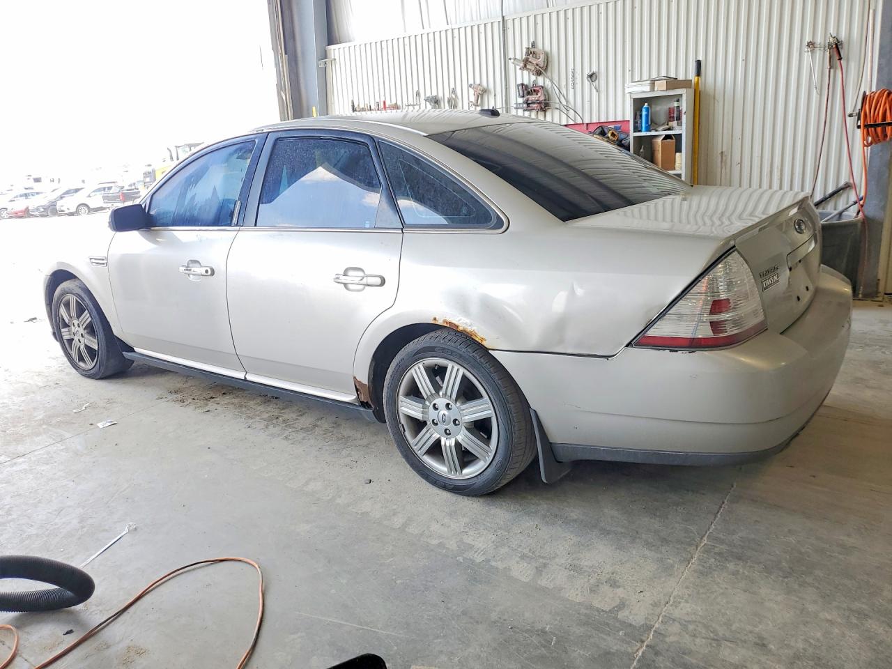 2008 Ford Taurus Limited Silver vin: 1FAHP25W08G179804