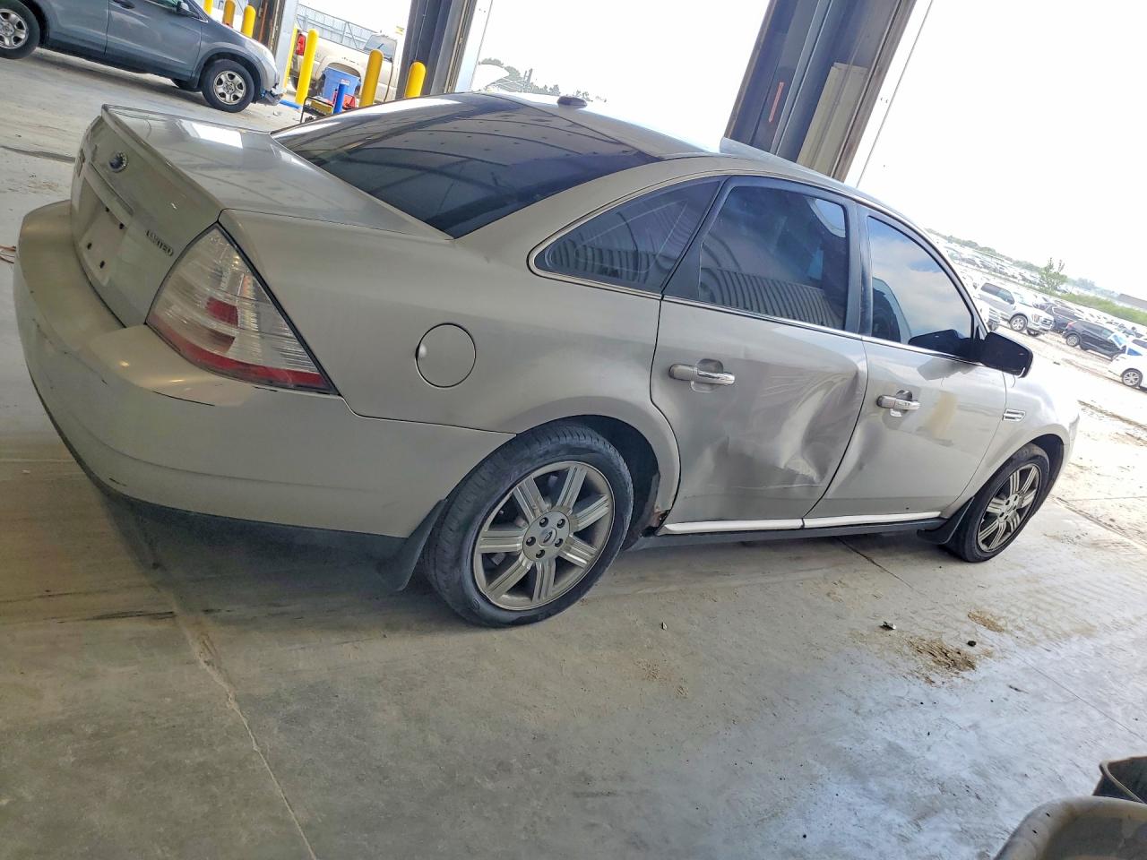 2008 Ford Taurus Limited Silver vin: 1FAHP25W08G179804