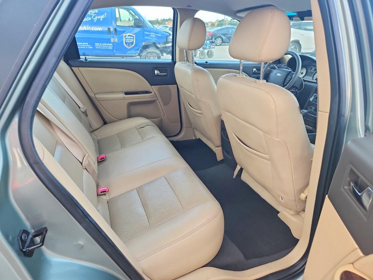 2008 Ford Taurus Limited Silver vin: 1FAHP25W18G147556