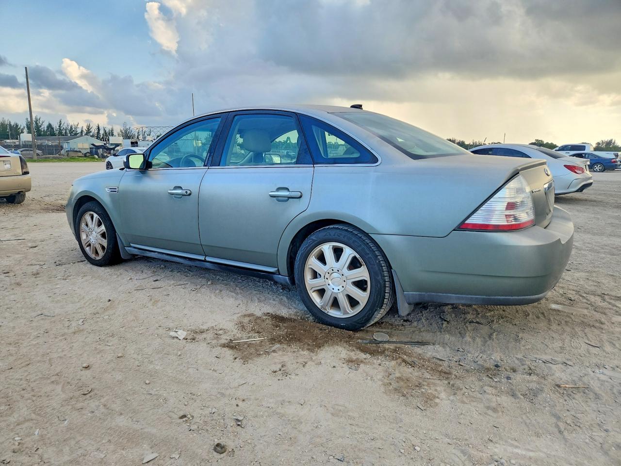 2008 Ford Taurus Limited Silver vin: 1FAHP25W18G147556