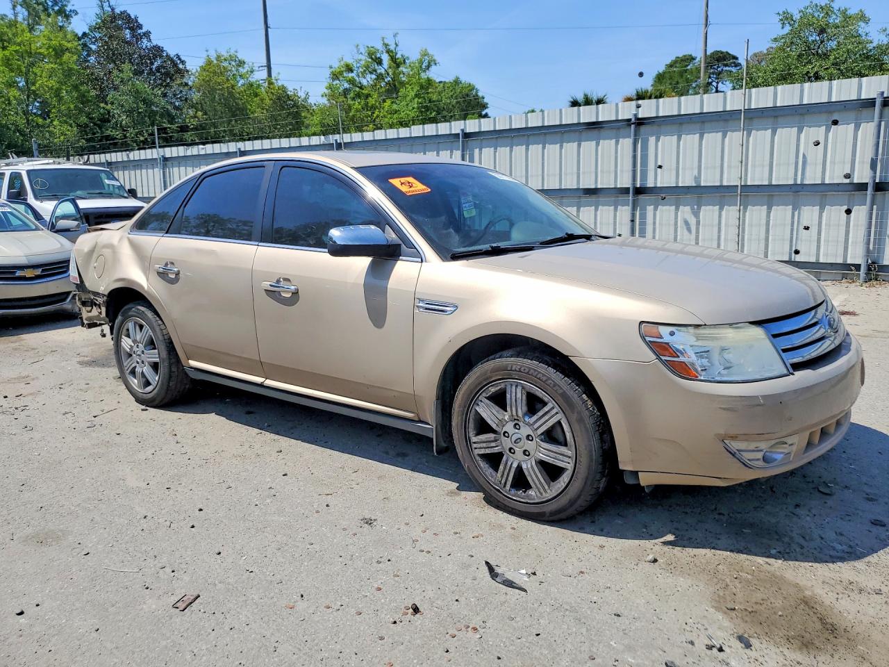 2008 Ford Taurus Limited Gold vin: 1FAHP25W58G128265